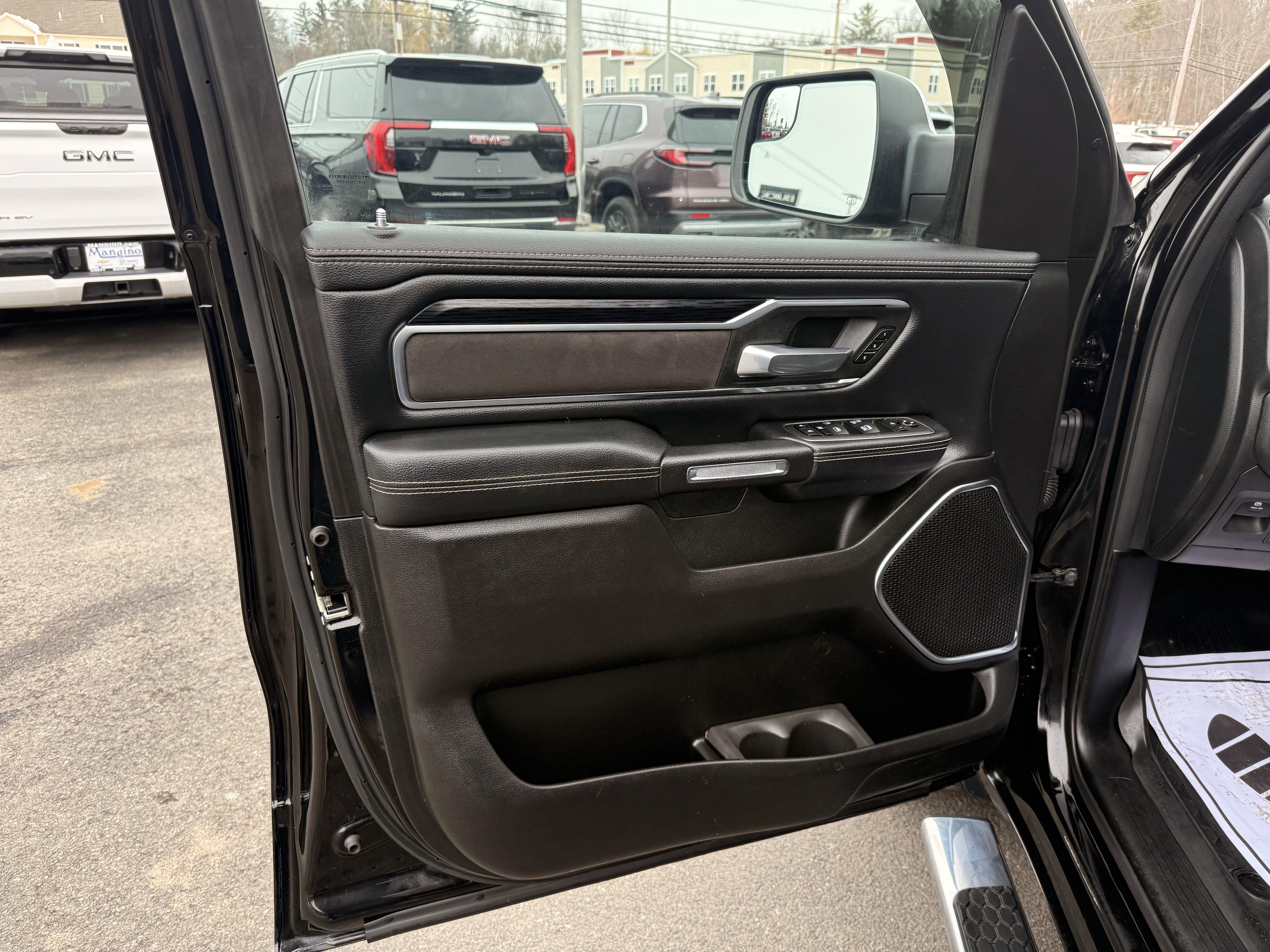 2024 RAM 1500 Laramie Crew Cab 4x4 5'7" Box