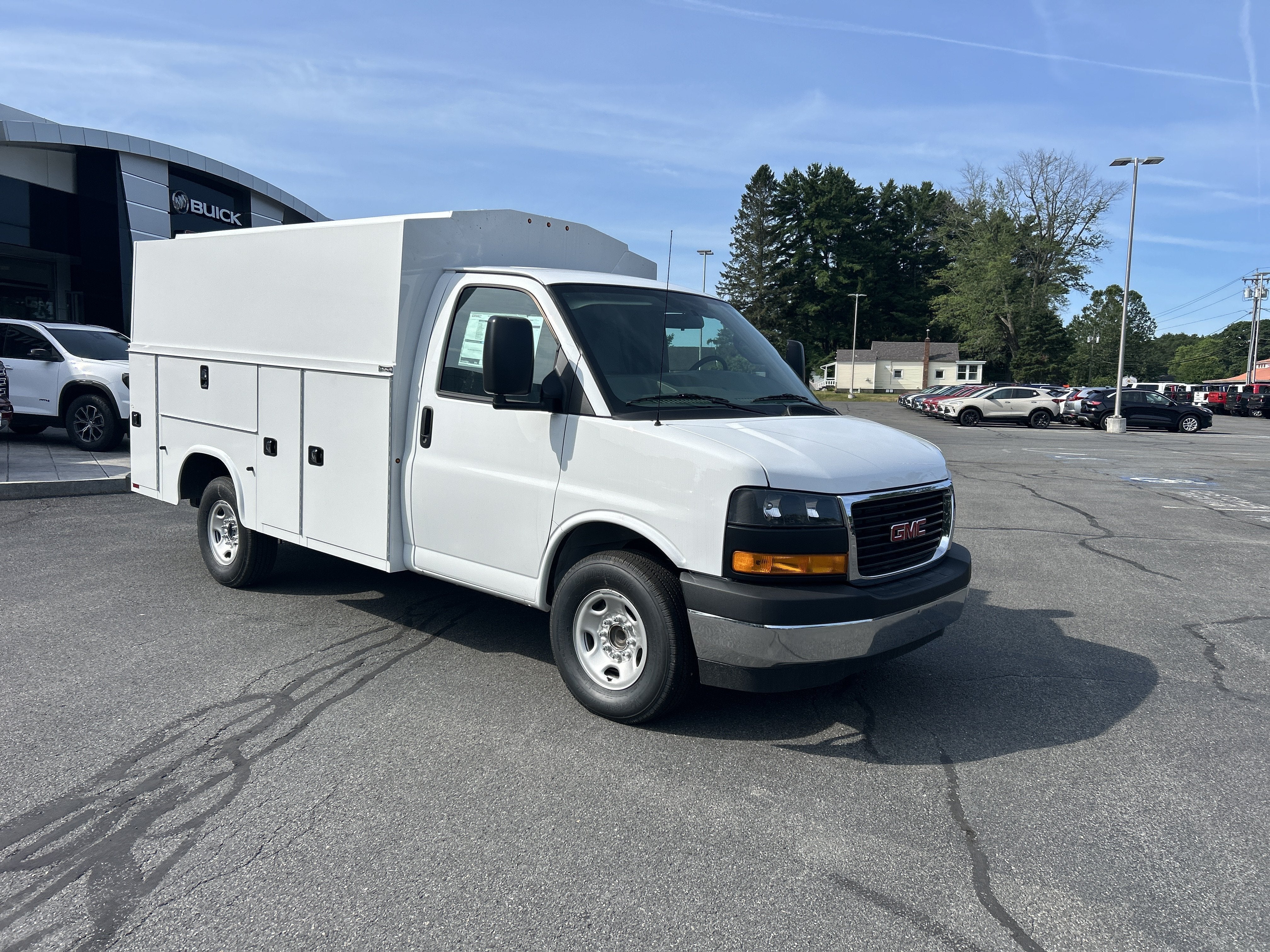 2026 GMC Savana Cutaway 3500 1WT