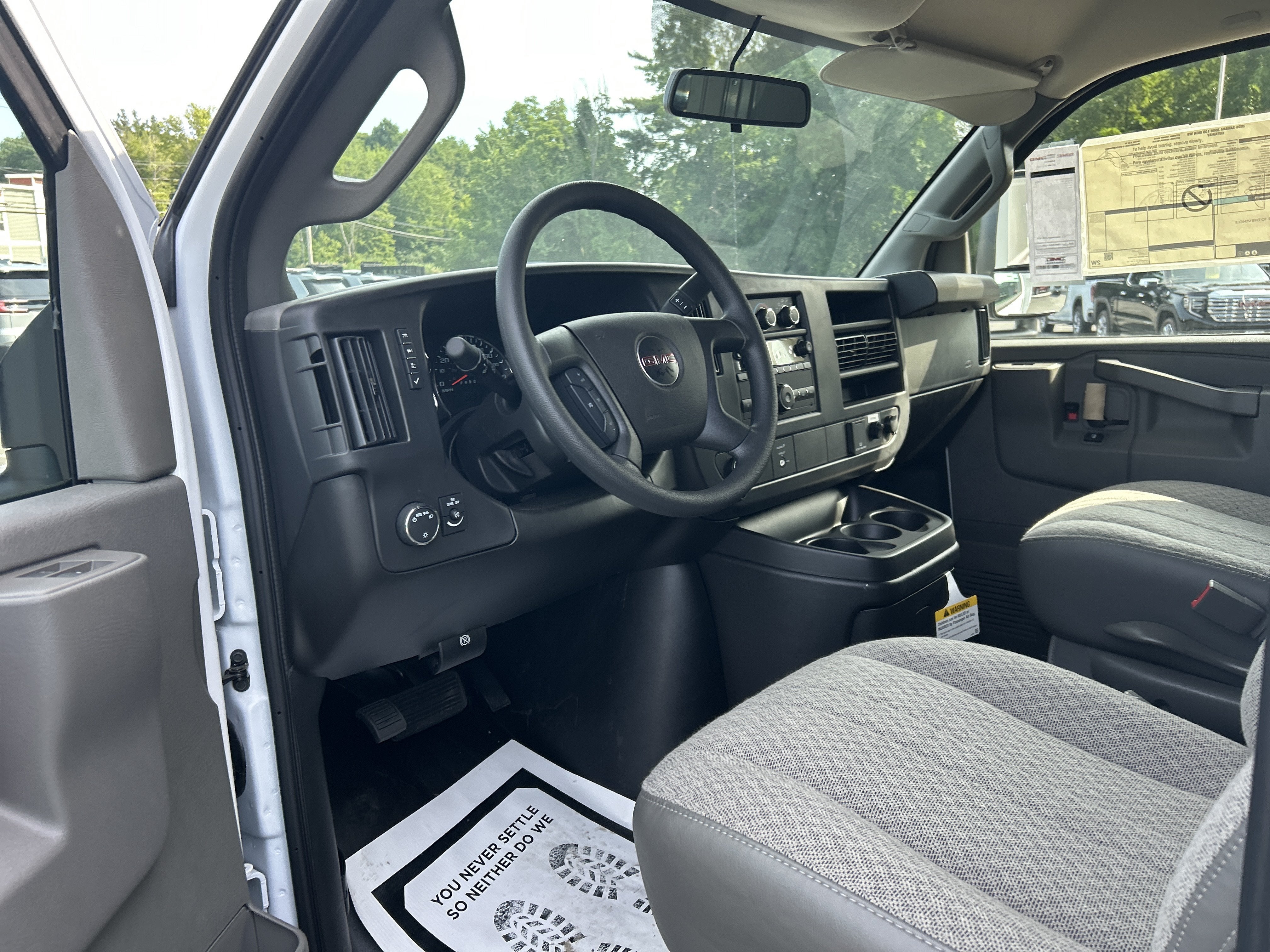 2026 GMC Savana Cutaway 3500 1WT