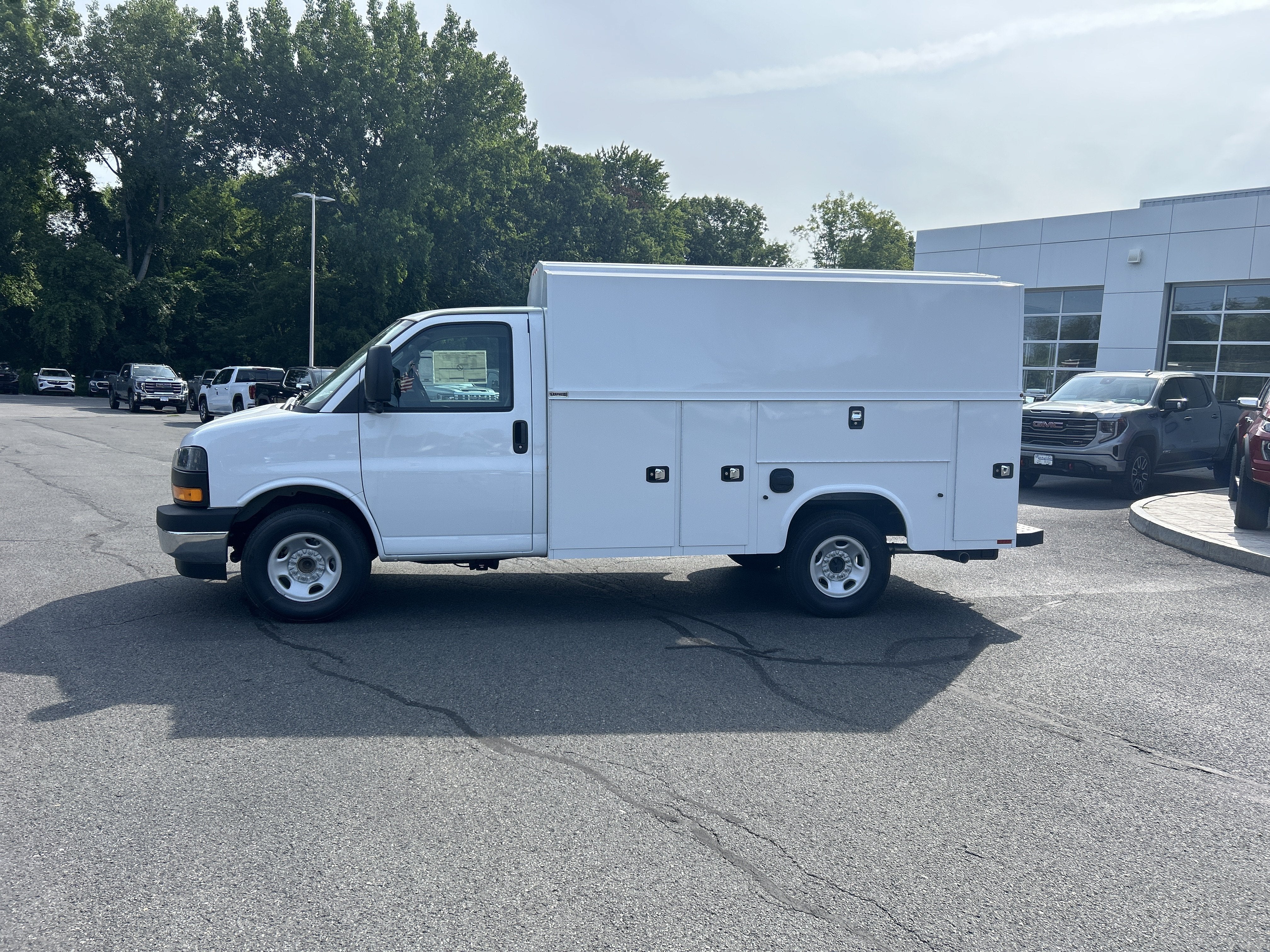 2026 GMC Savana Cutaway 3500 1WT