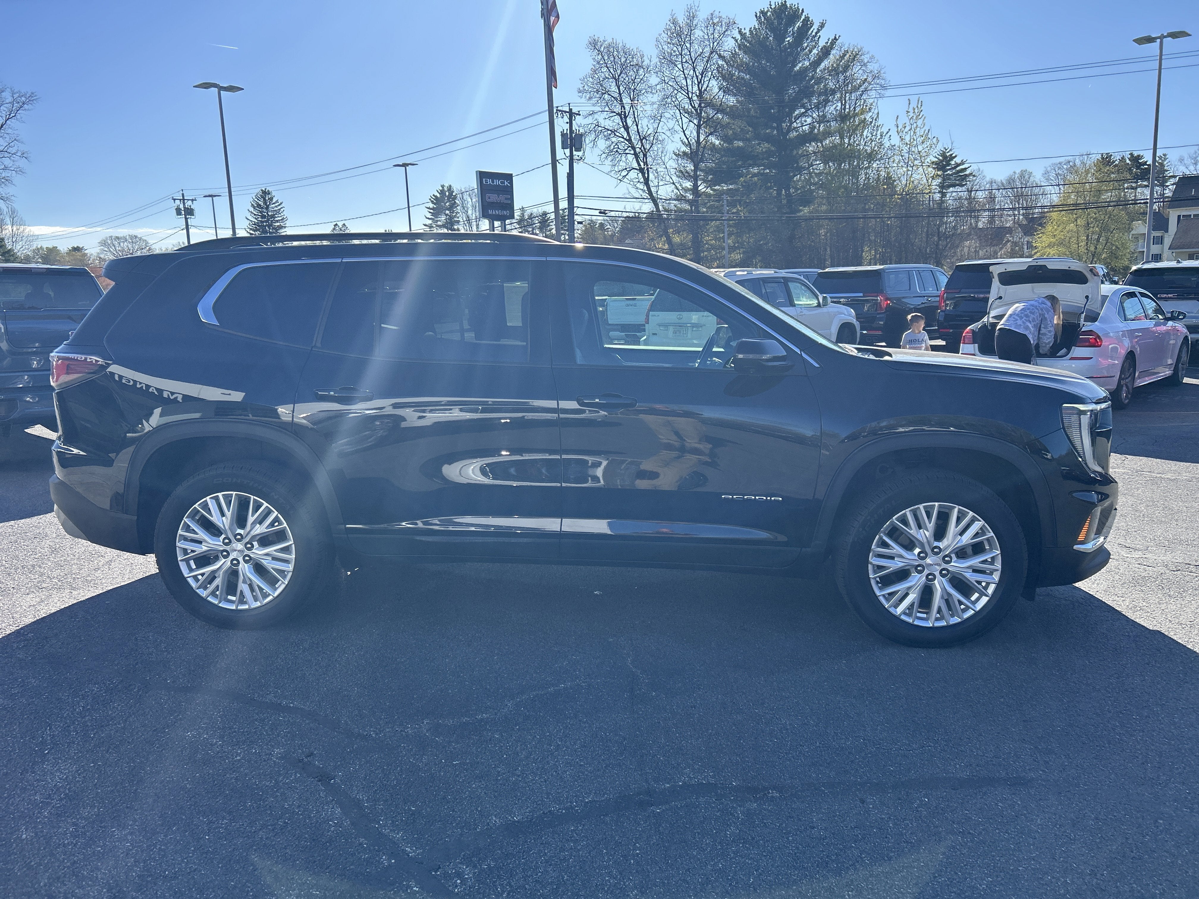 2024 GMC Acadia Elevation