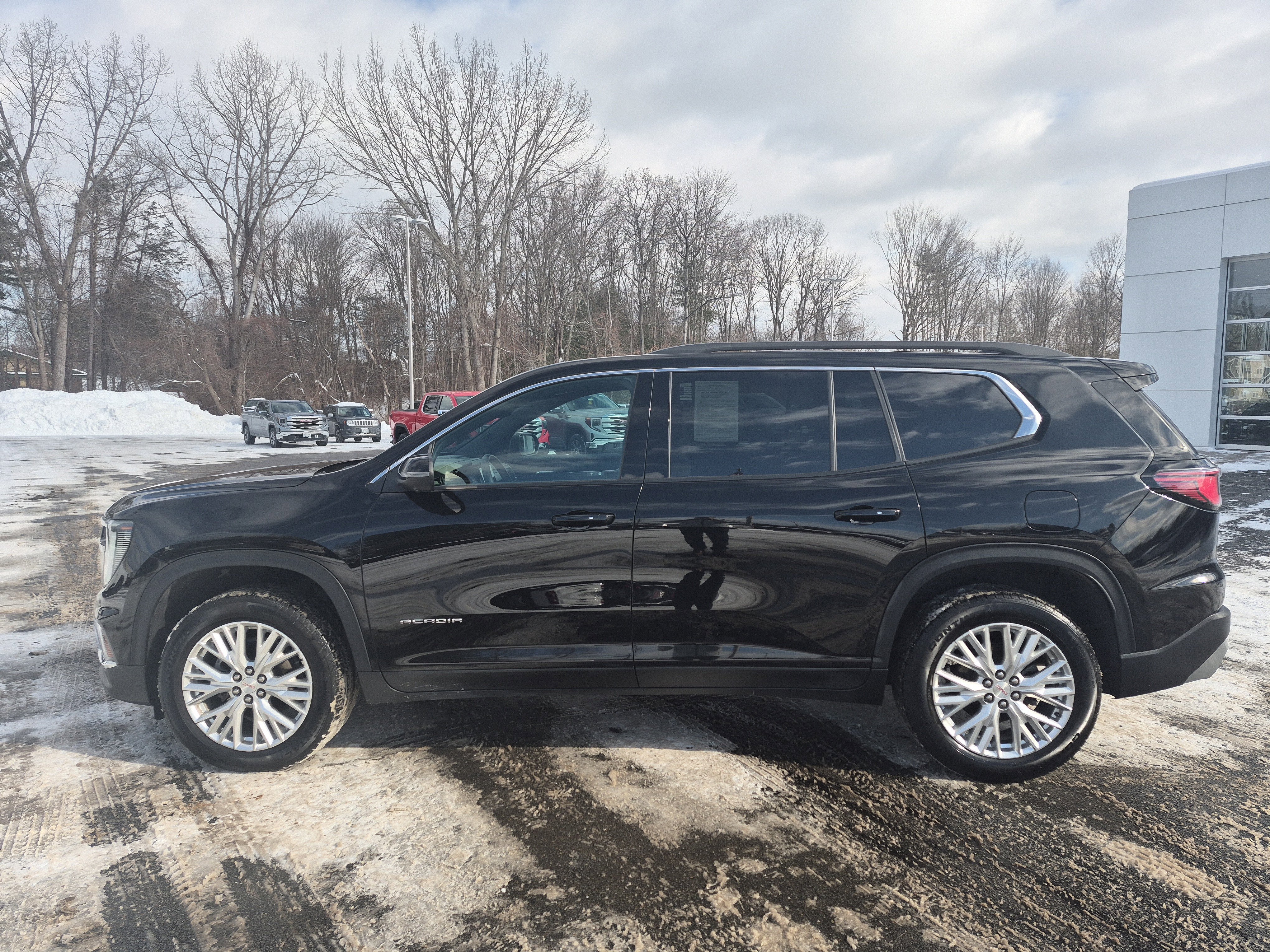 2024 GMC Acadia Elevation