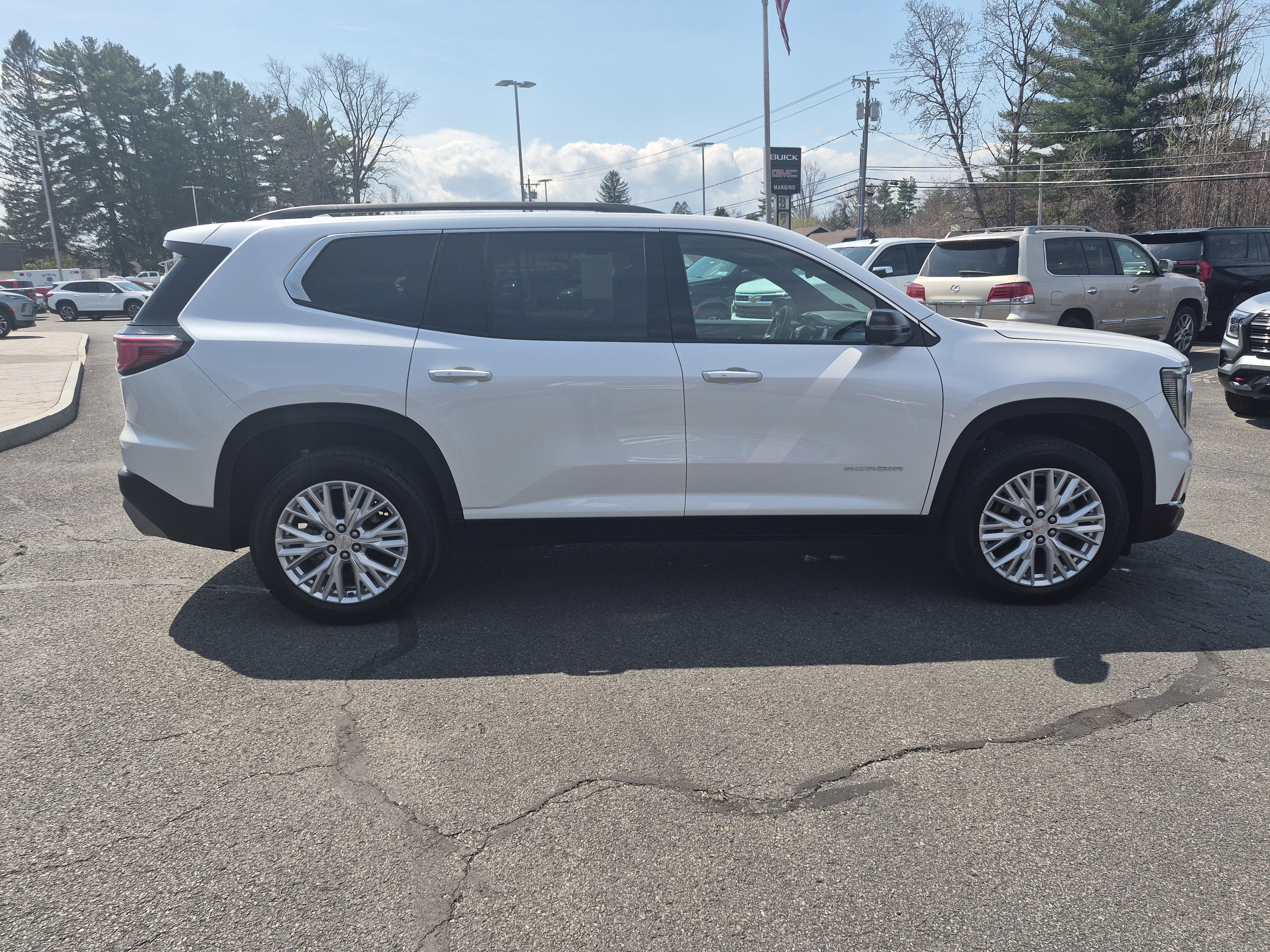 2024 GMC Acadia Elevation