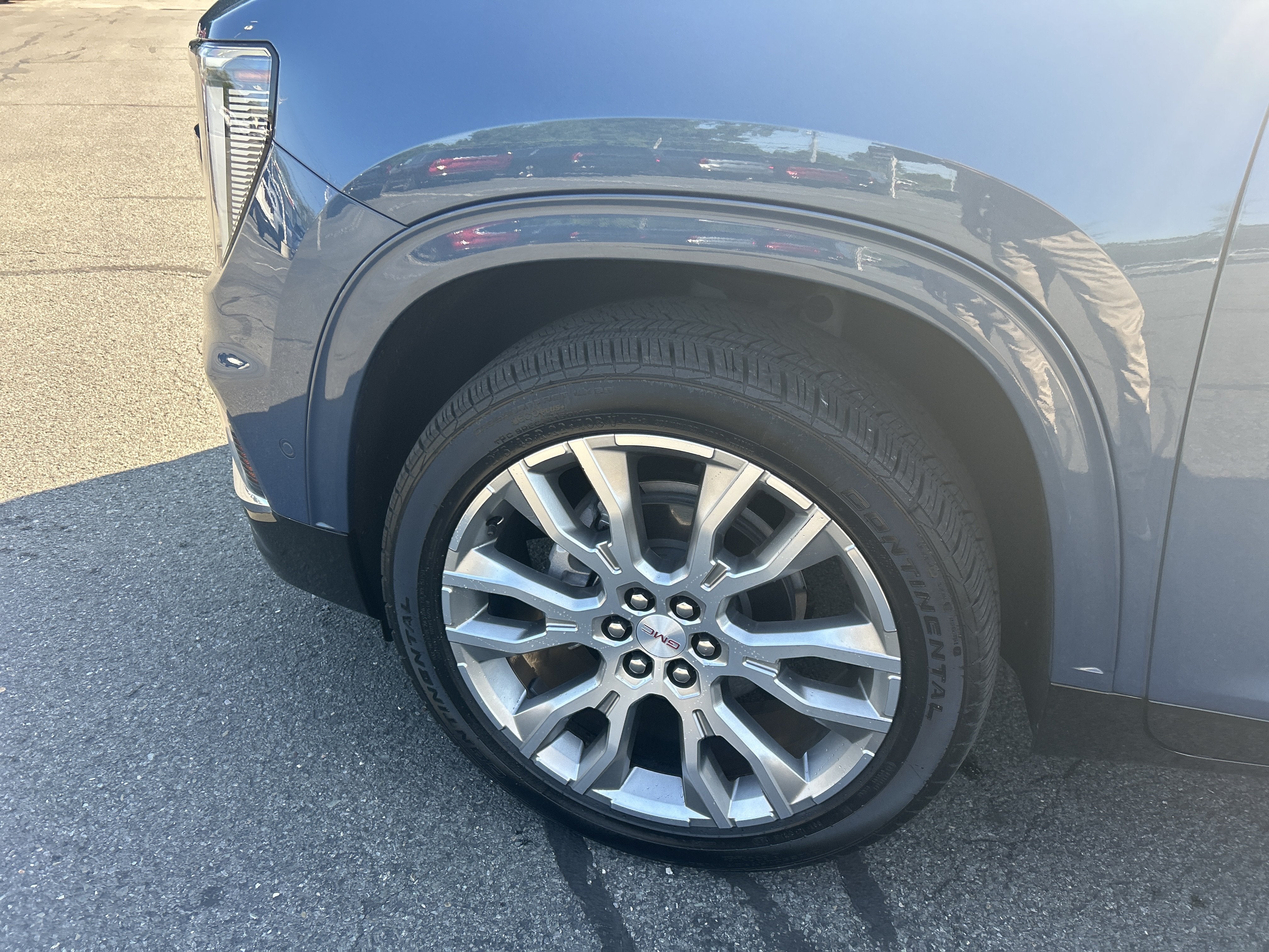 2025 GMC Acadia Denali