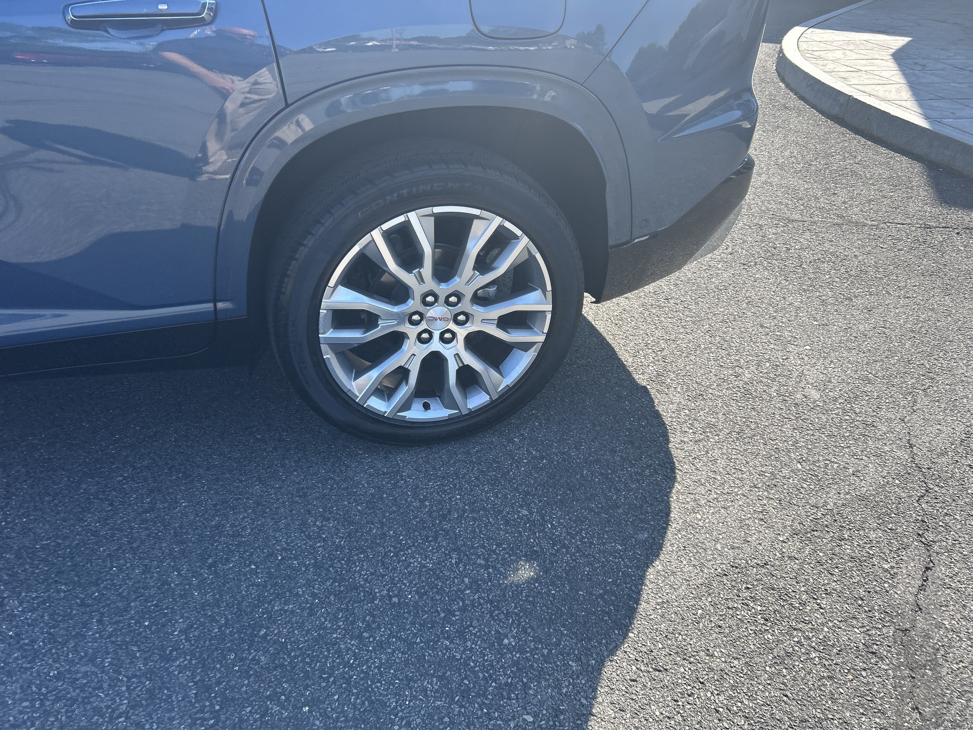 2025 GMC Acadia Denali