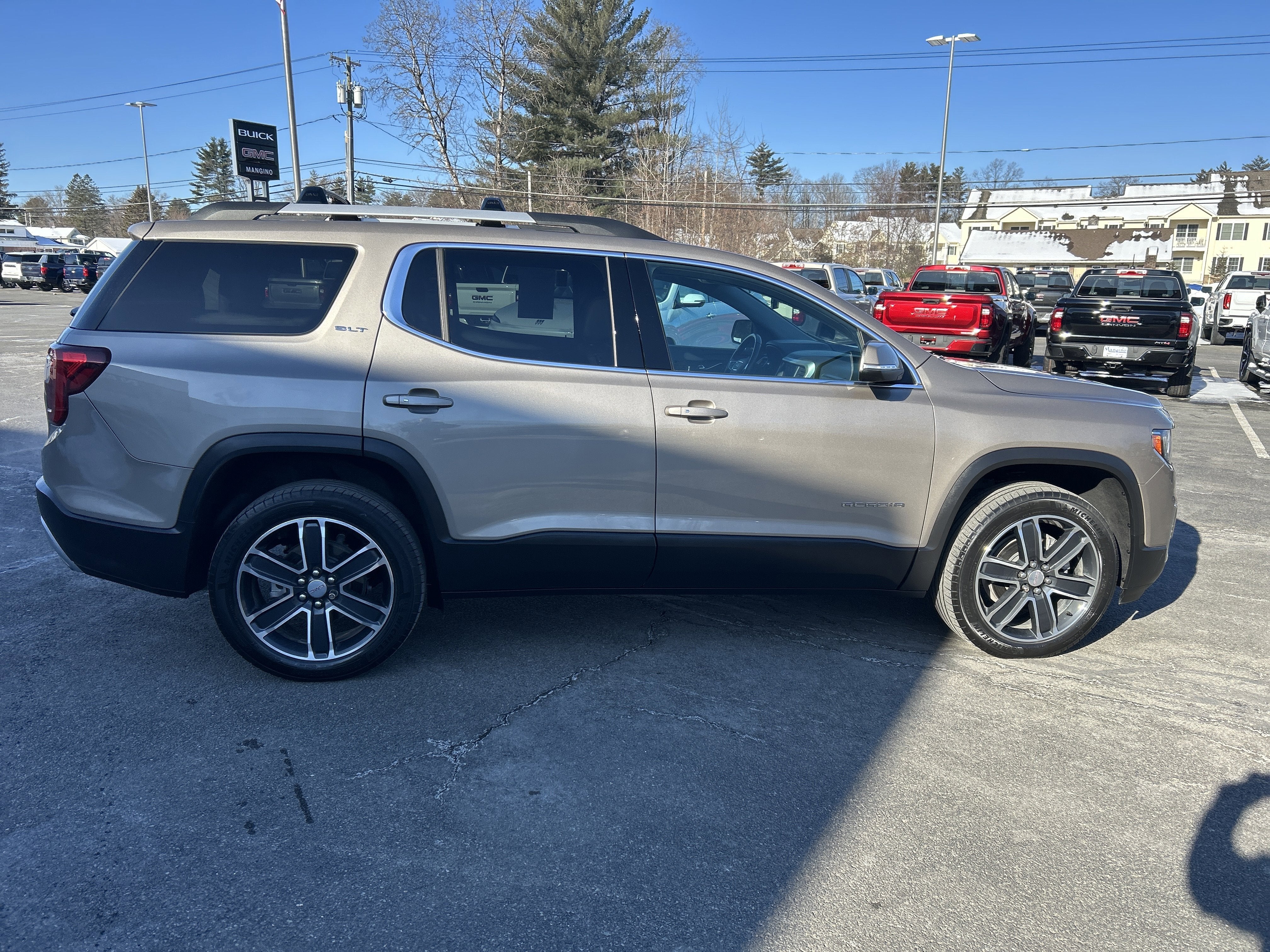 2022 GMC Acadia SLT