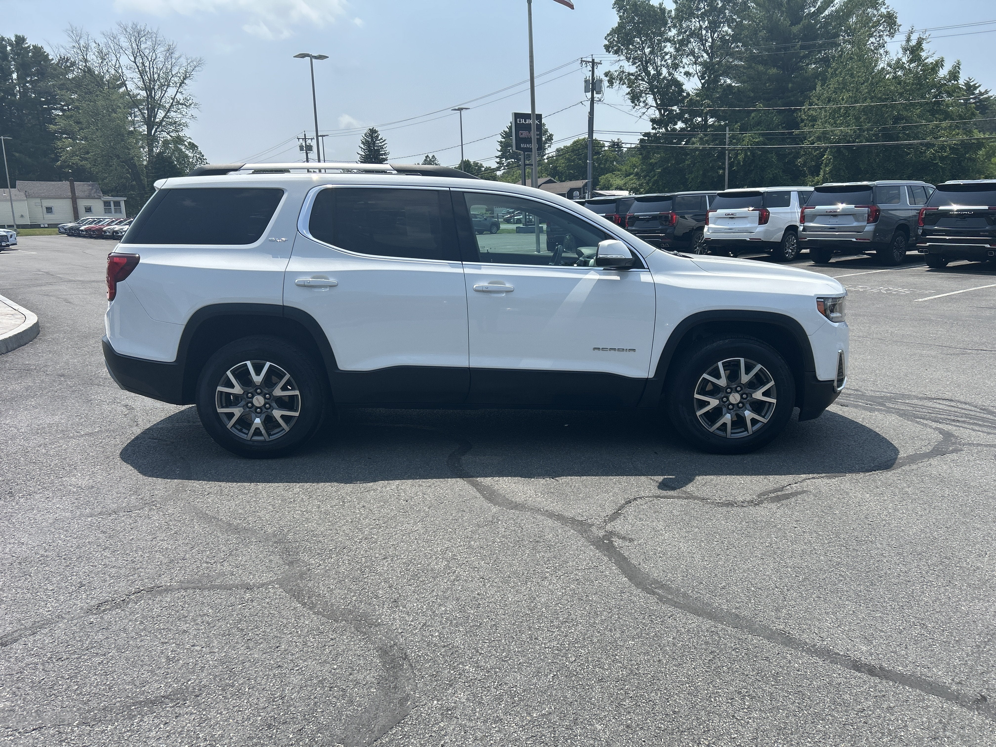 2023 GMC Acadia SLT