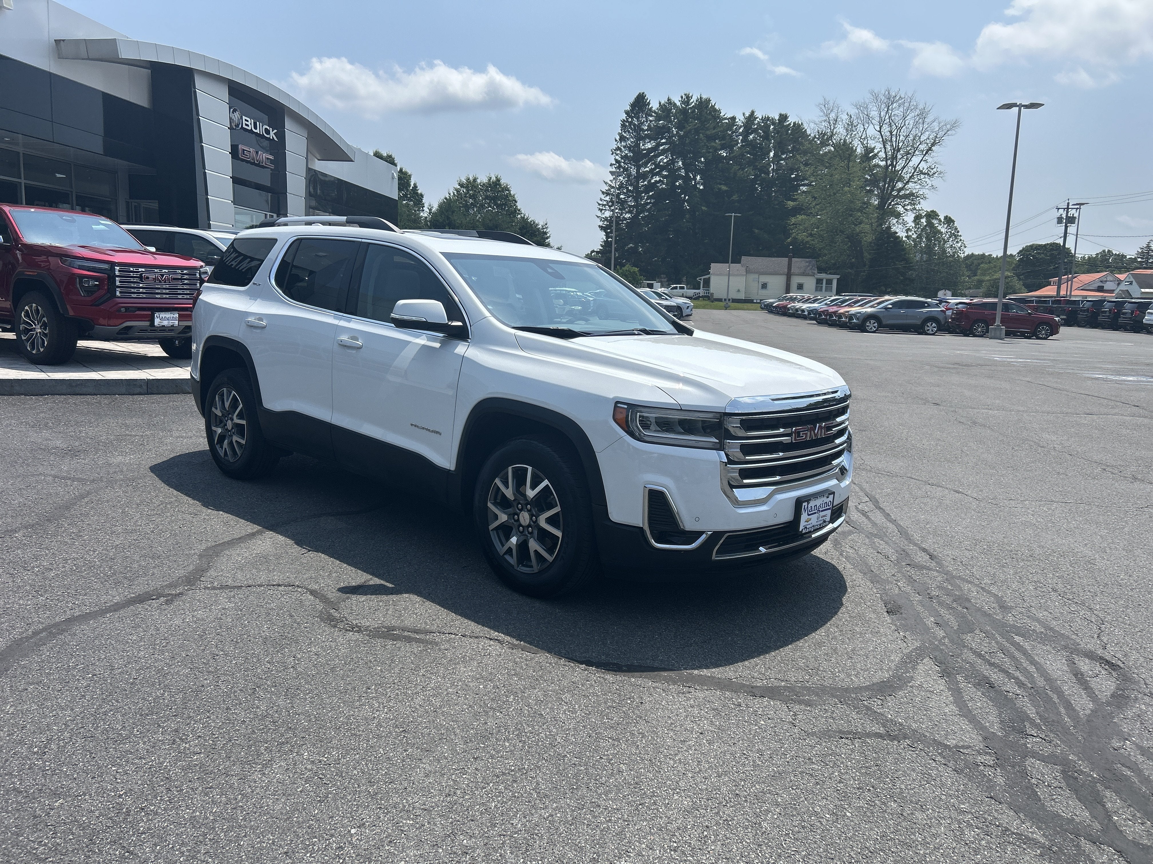 2023 GMC Acadia SLT