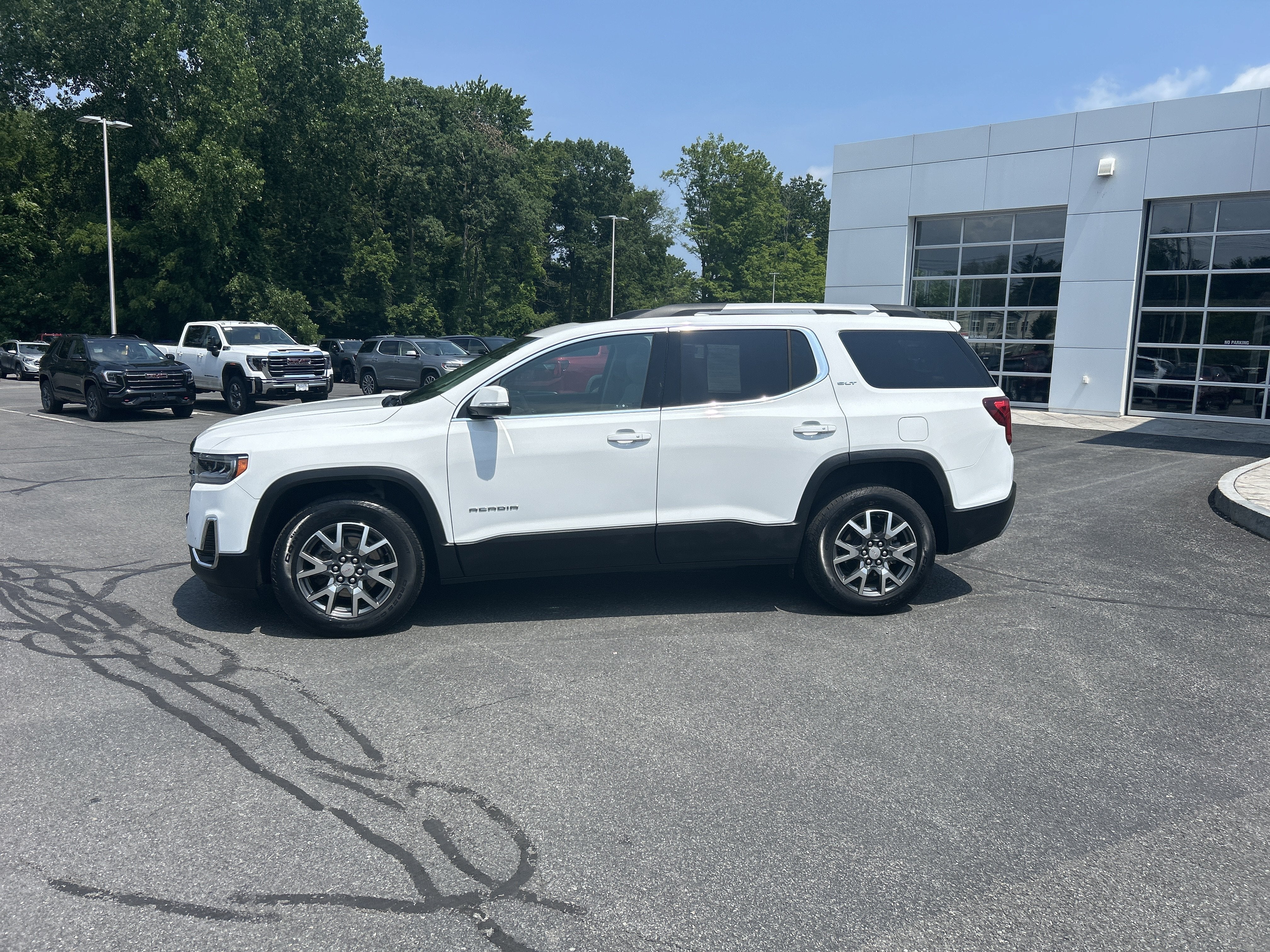 2023 GMC Acadia SLT
