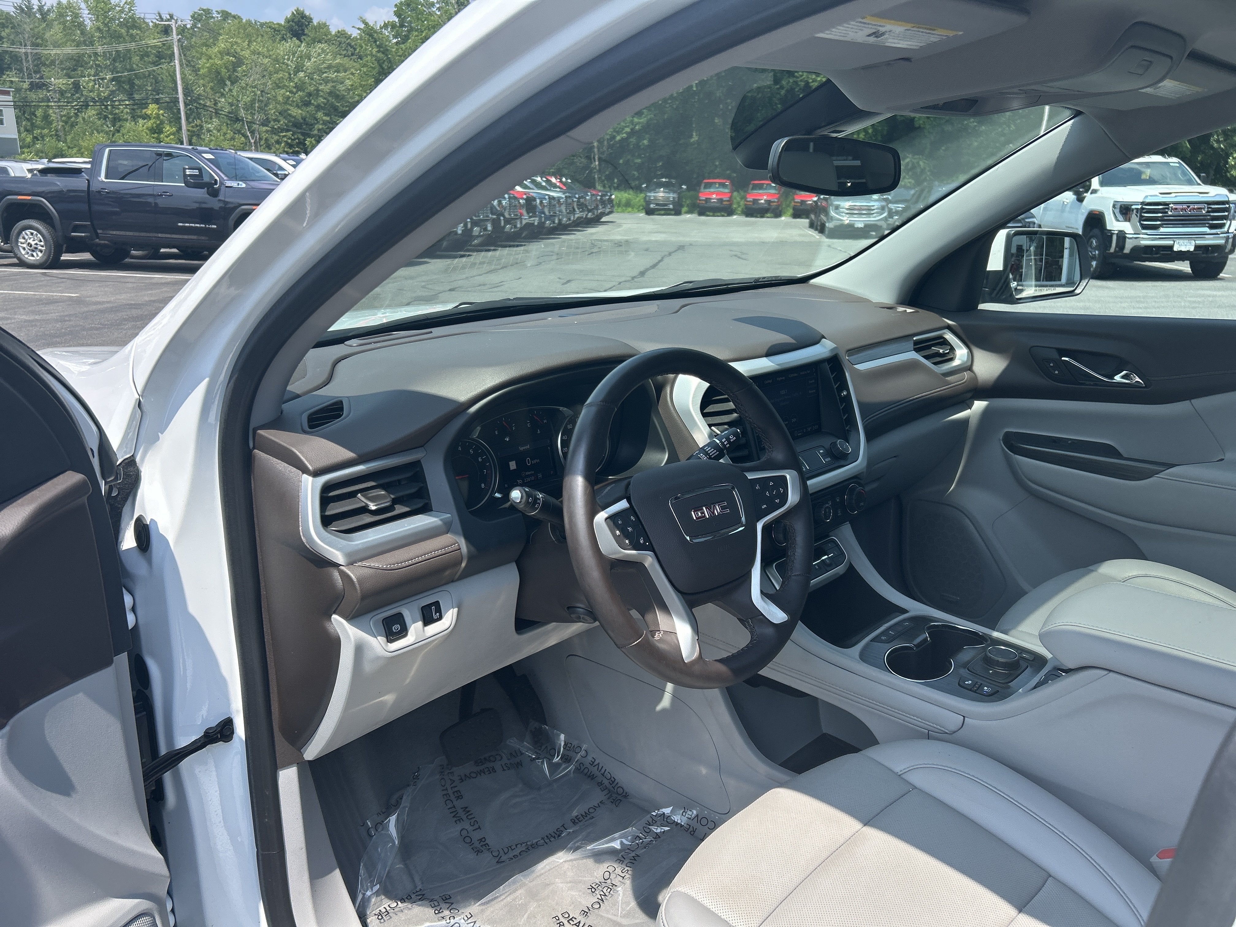 2023 GMC Acadia SLT