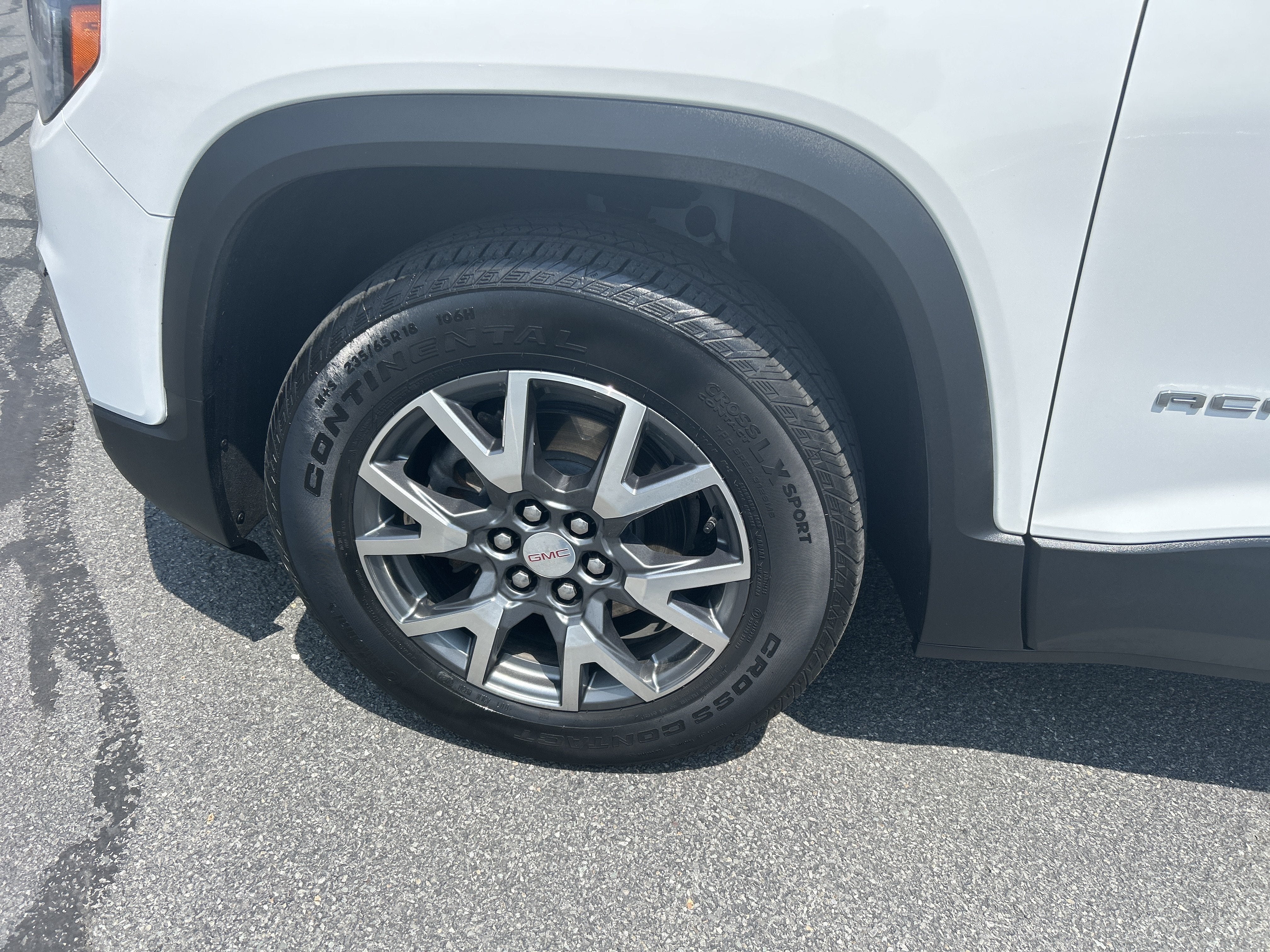 2023 GMC Acadia SLT