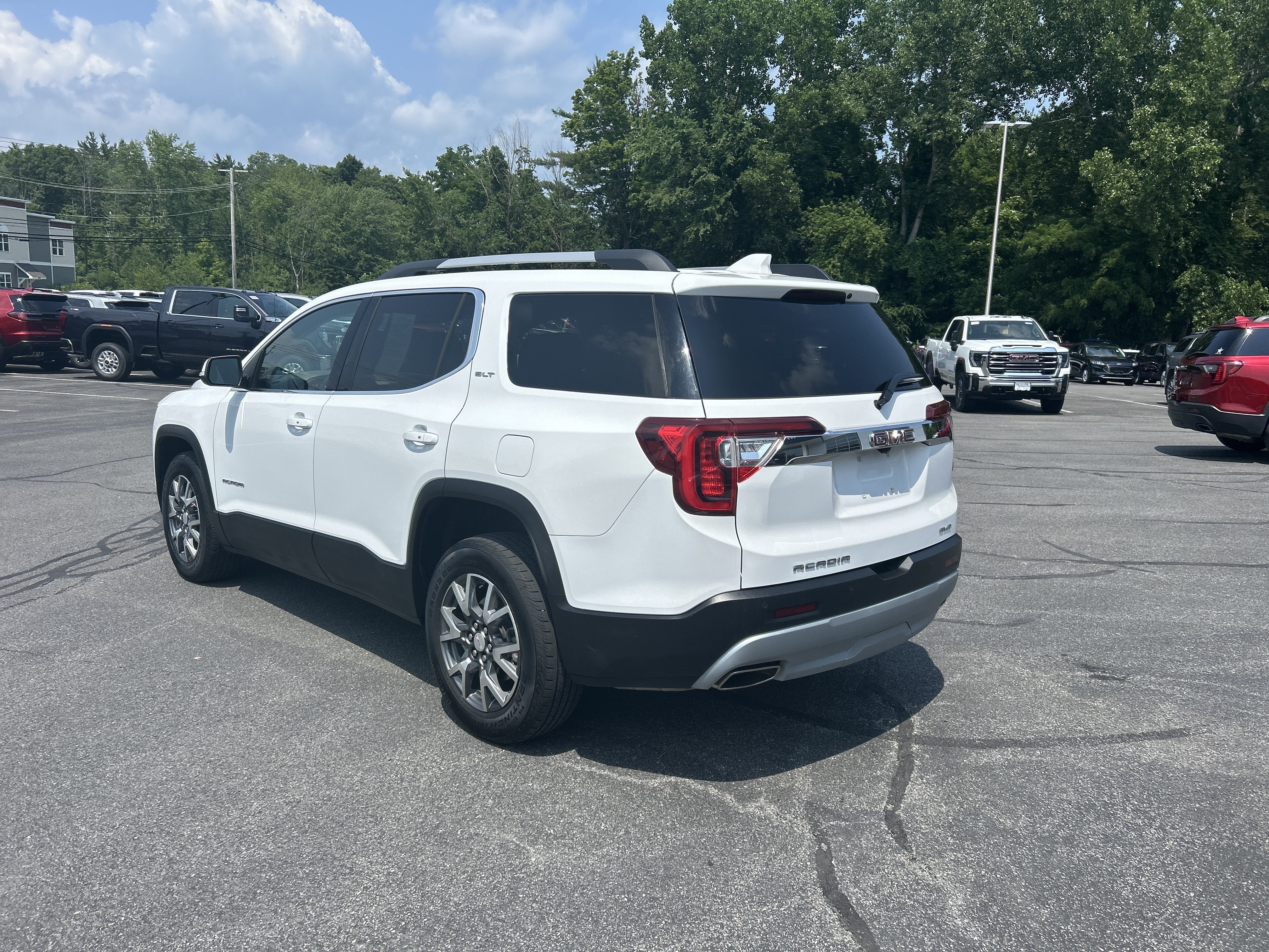 2023 GMC Acadia SLT