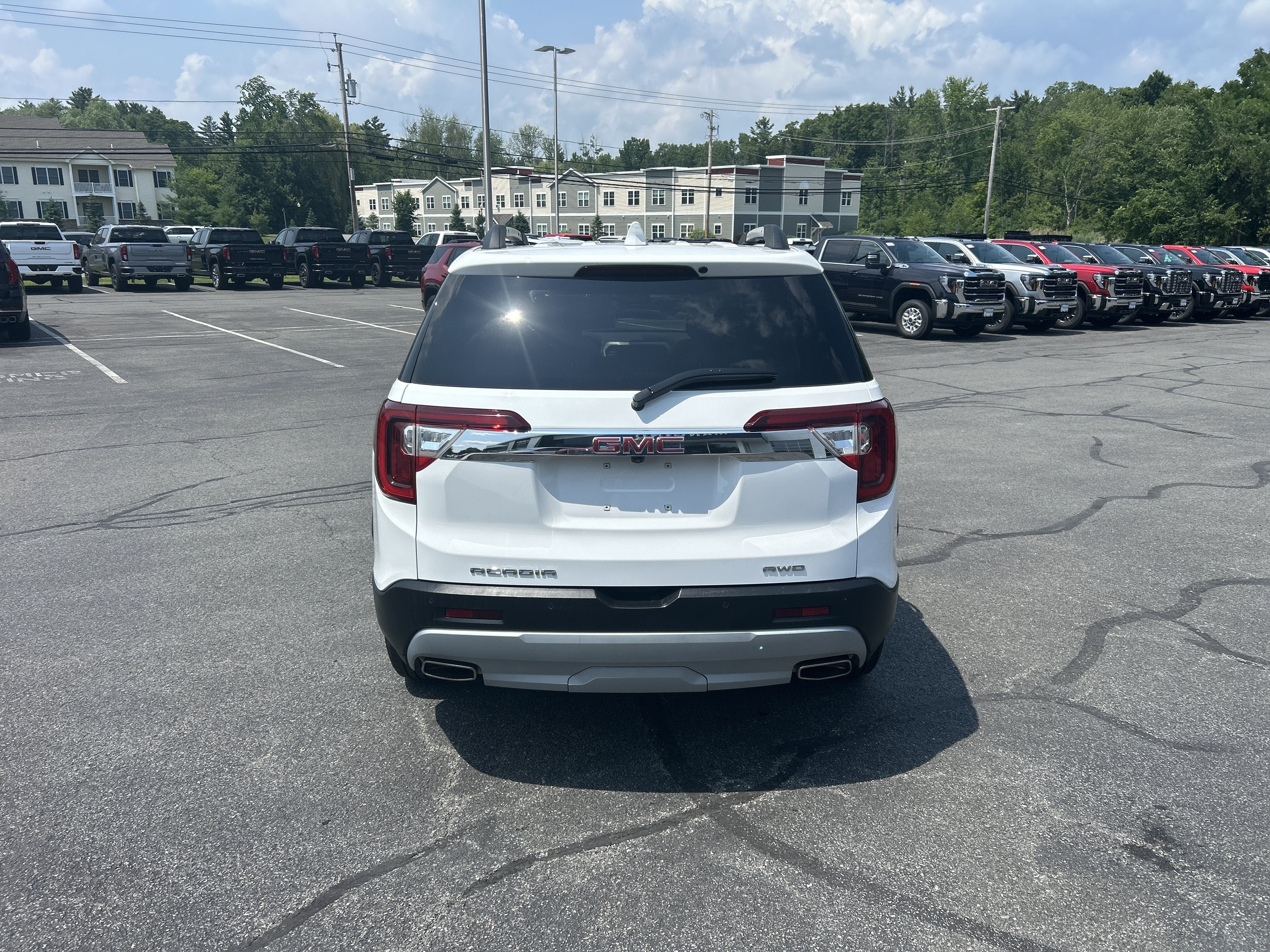 2023 GMC Acadia SLT