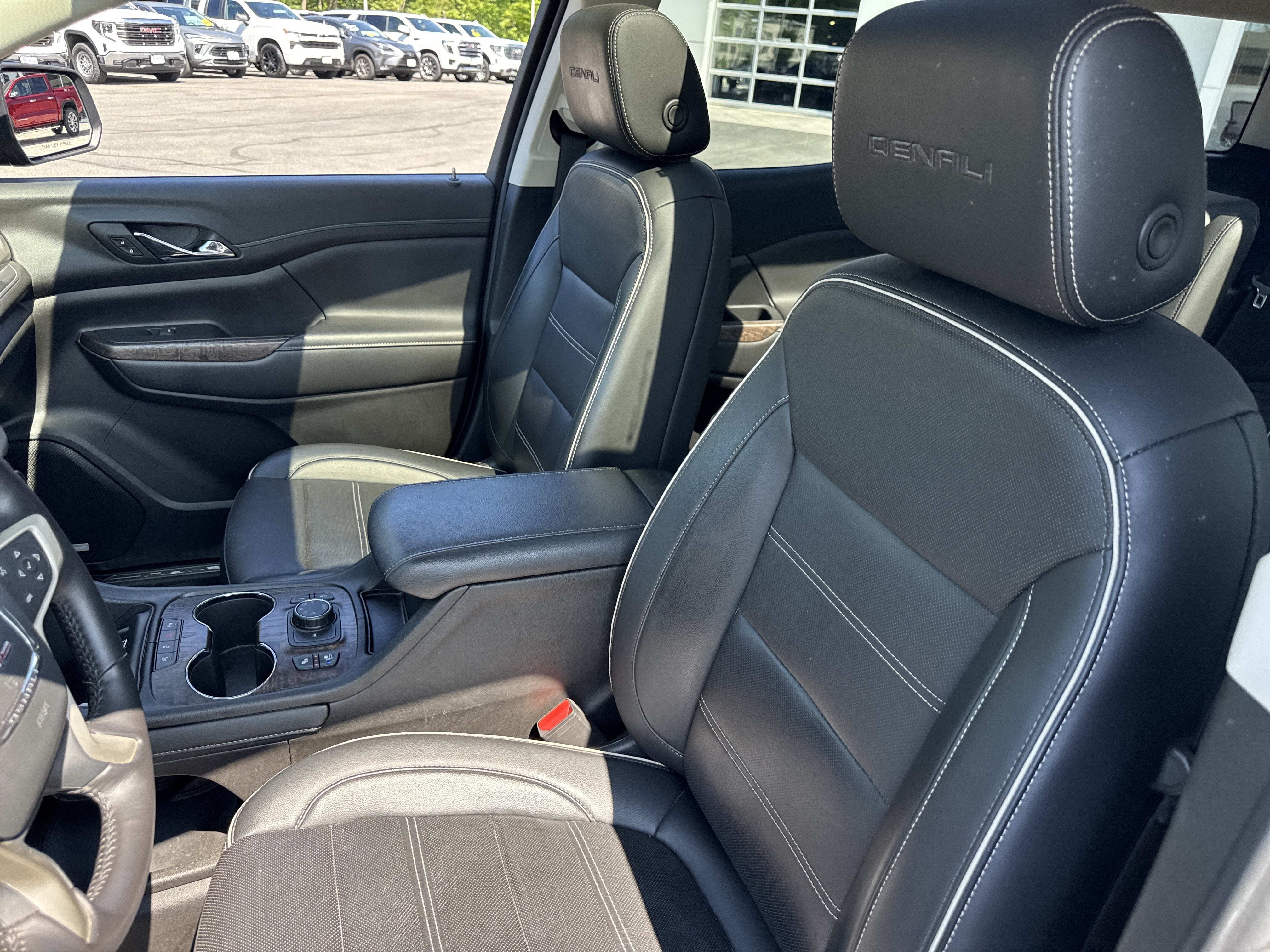 2022 GMC Acadia Denali - Photo 11
