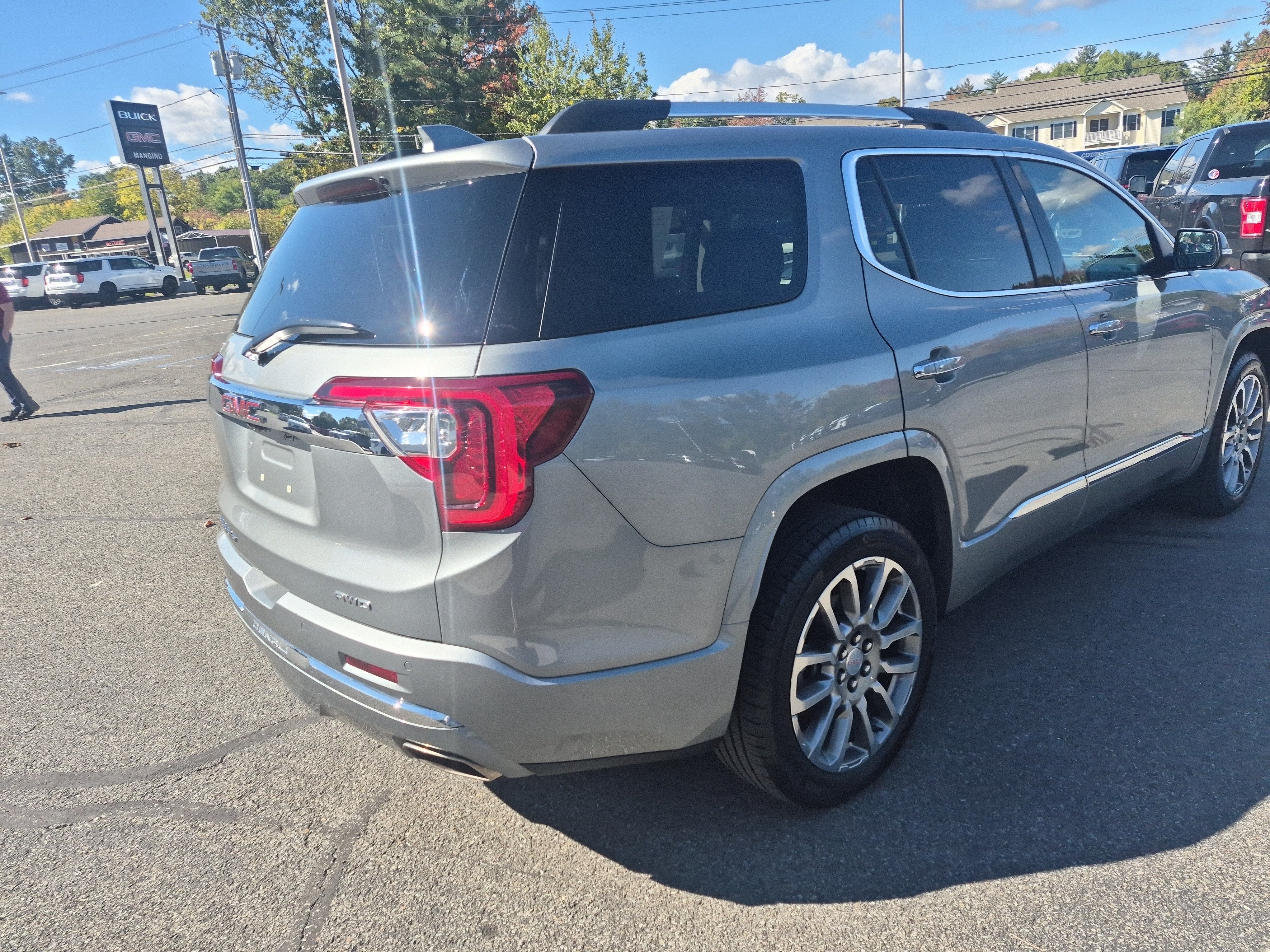 2023 GMC Acadia Denali