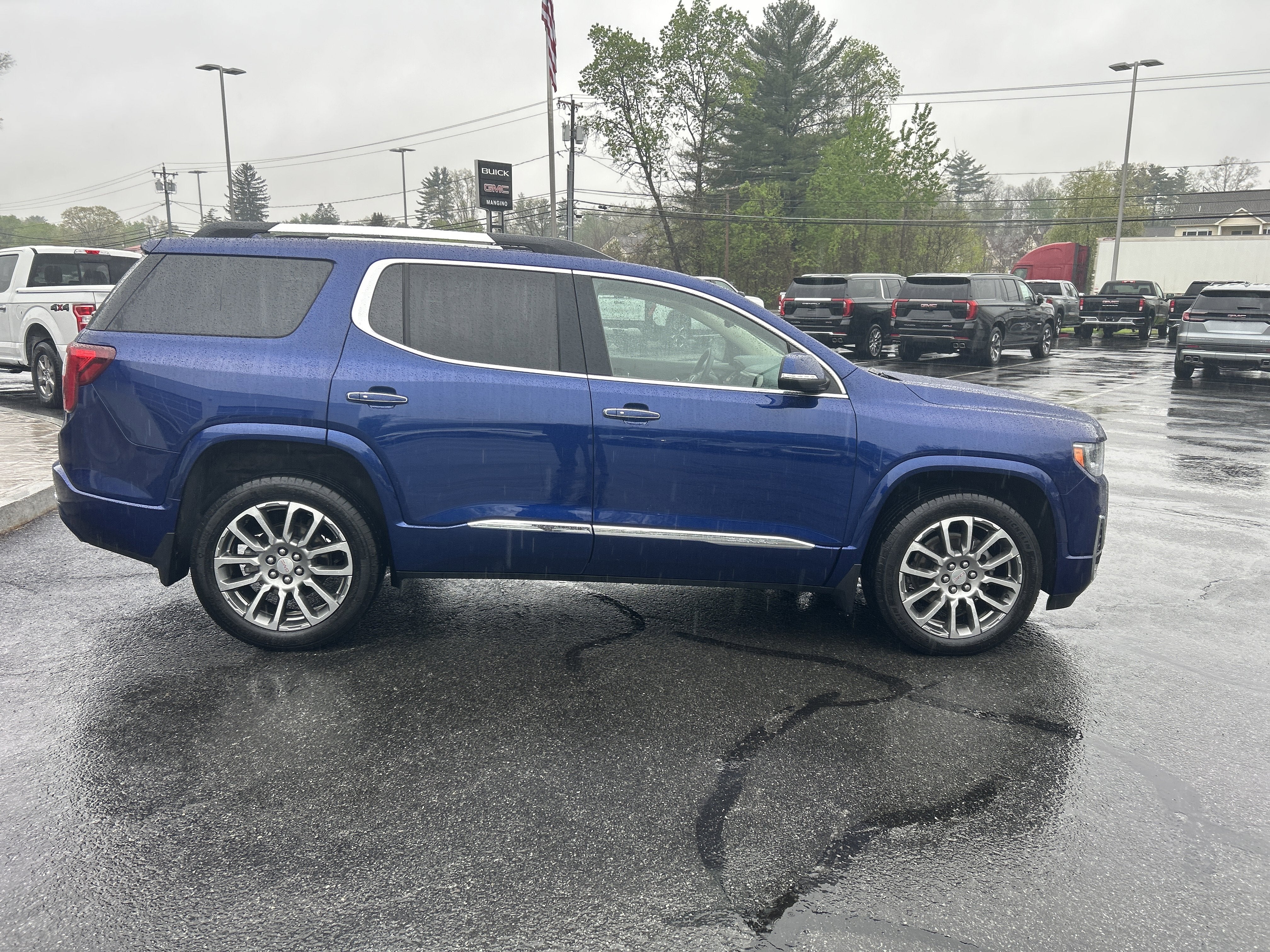 2023 GMC Acadia Denali