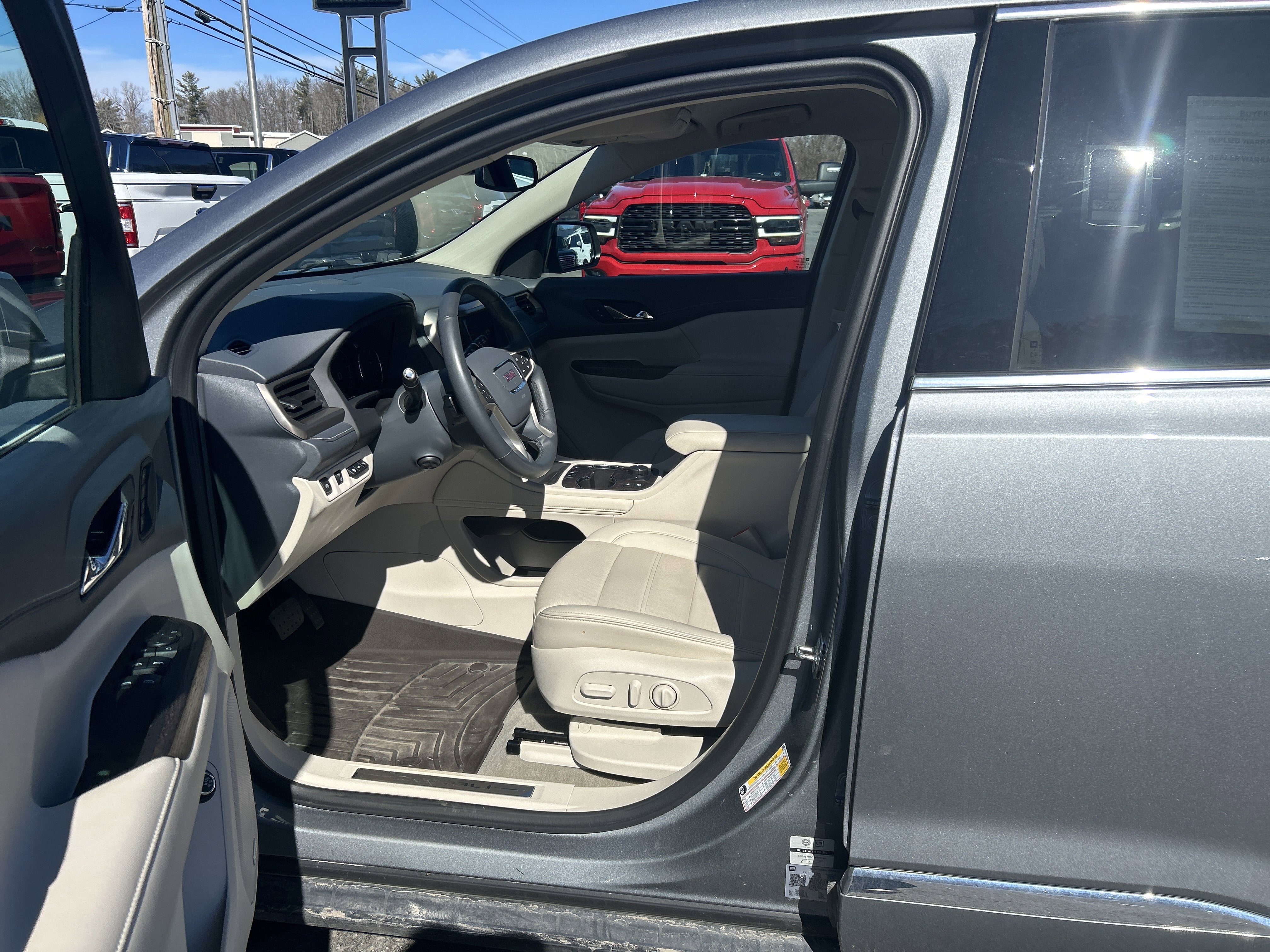 2023 GMC Acadia Denali