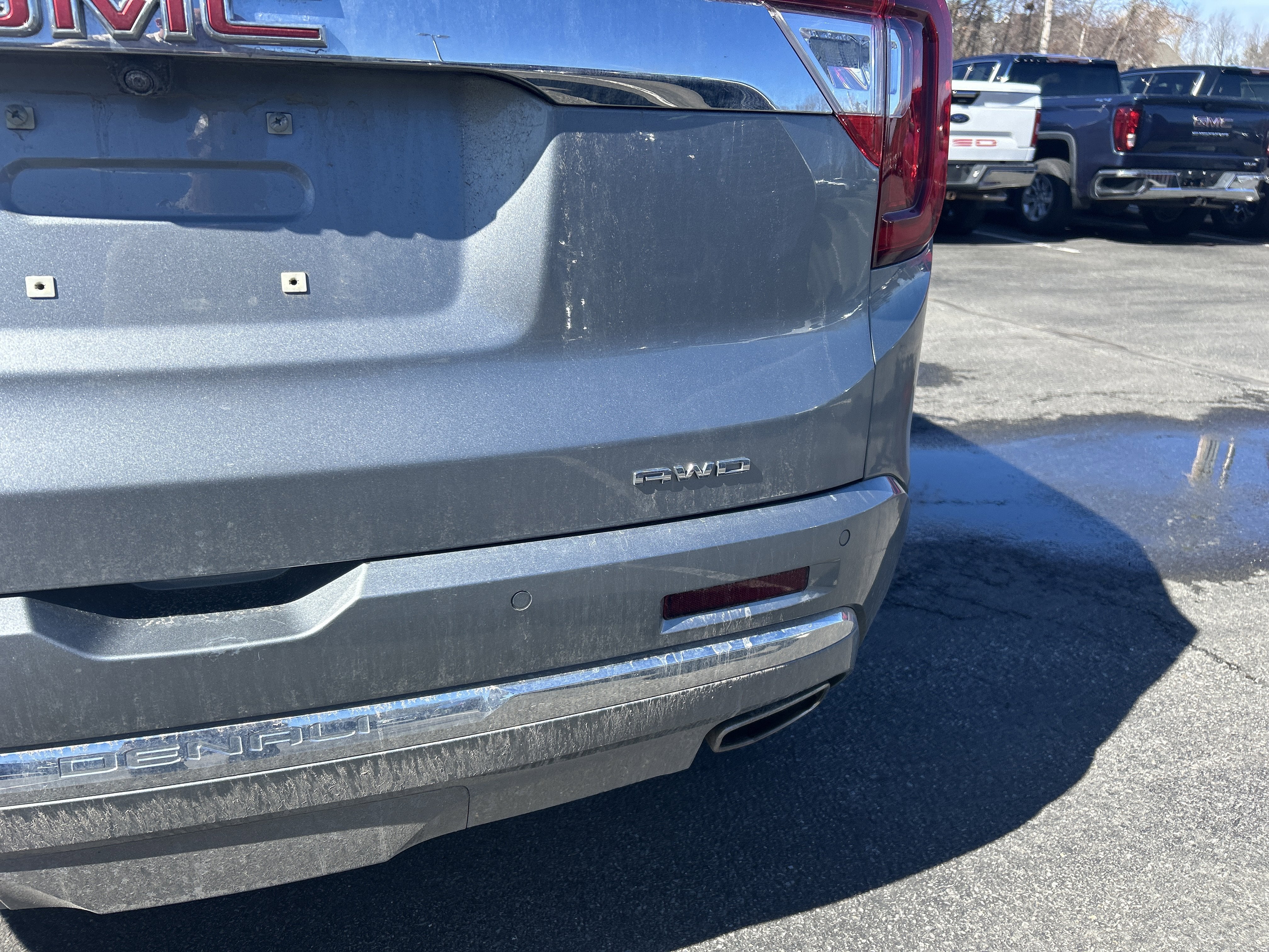 2023 GMC Acadia Denali