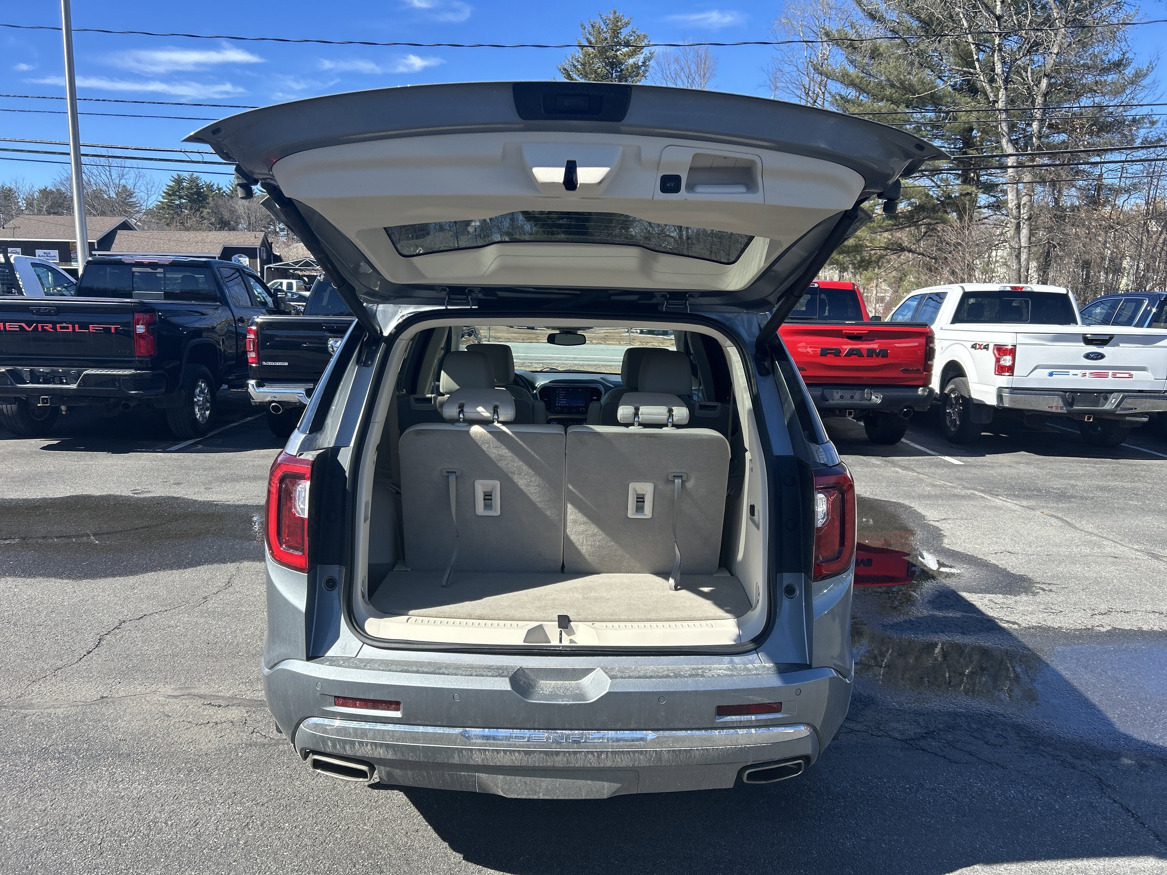 2023 GMC Acadia Denali