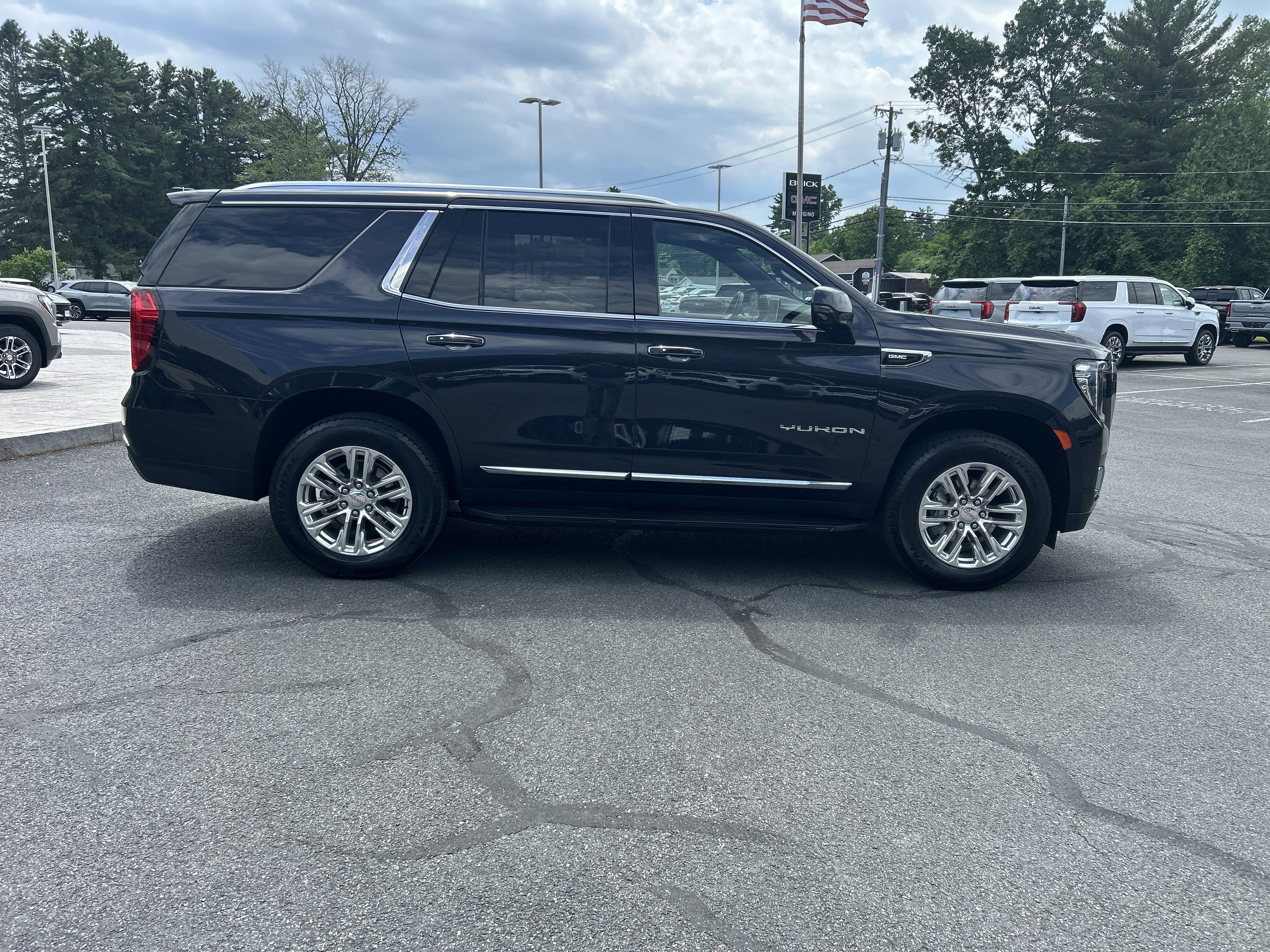 2024 GMC Yukon SLT