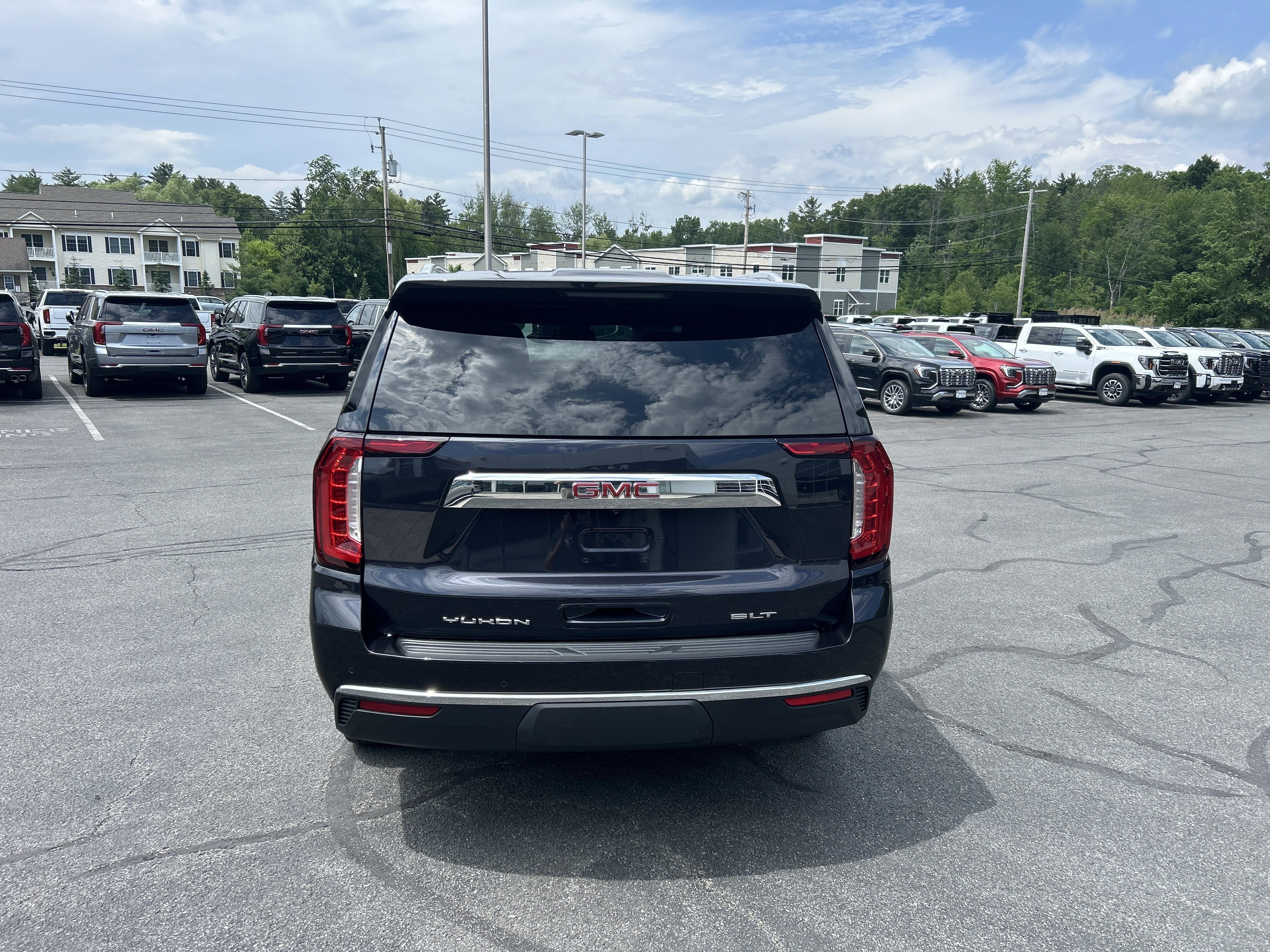 2024 GMC Yukon SLT
