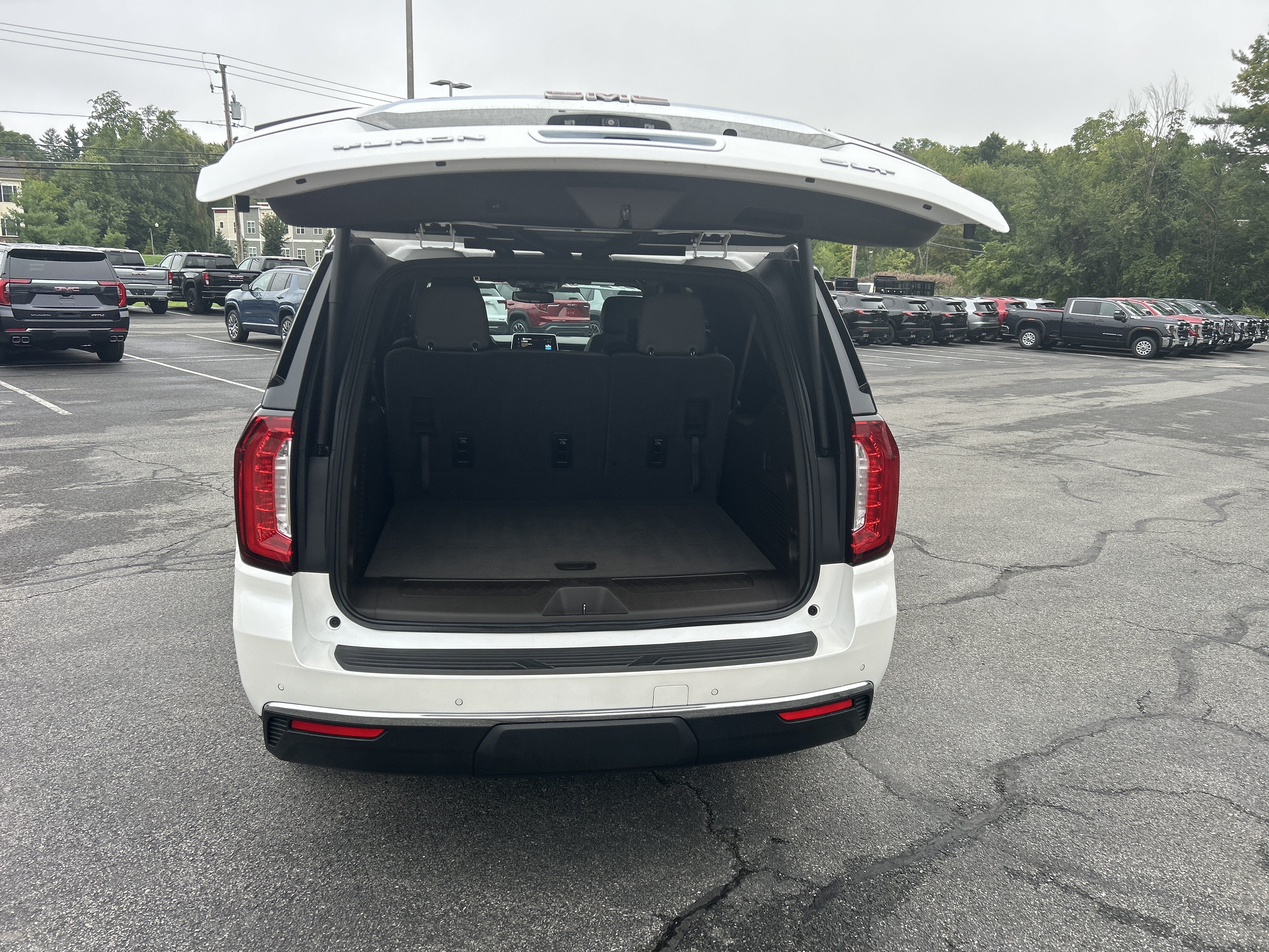 2023 GMC Yukon XL SLT