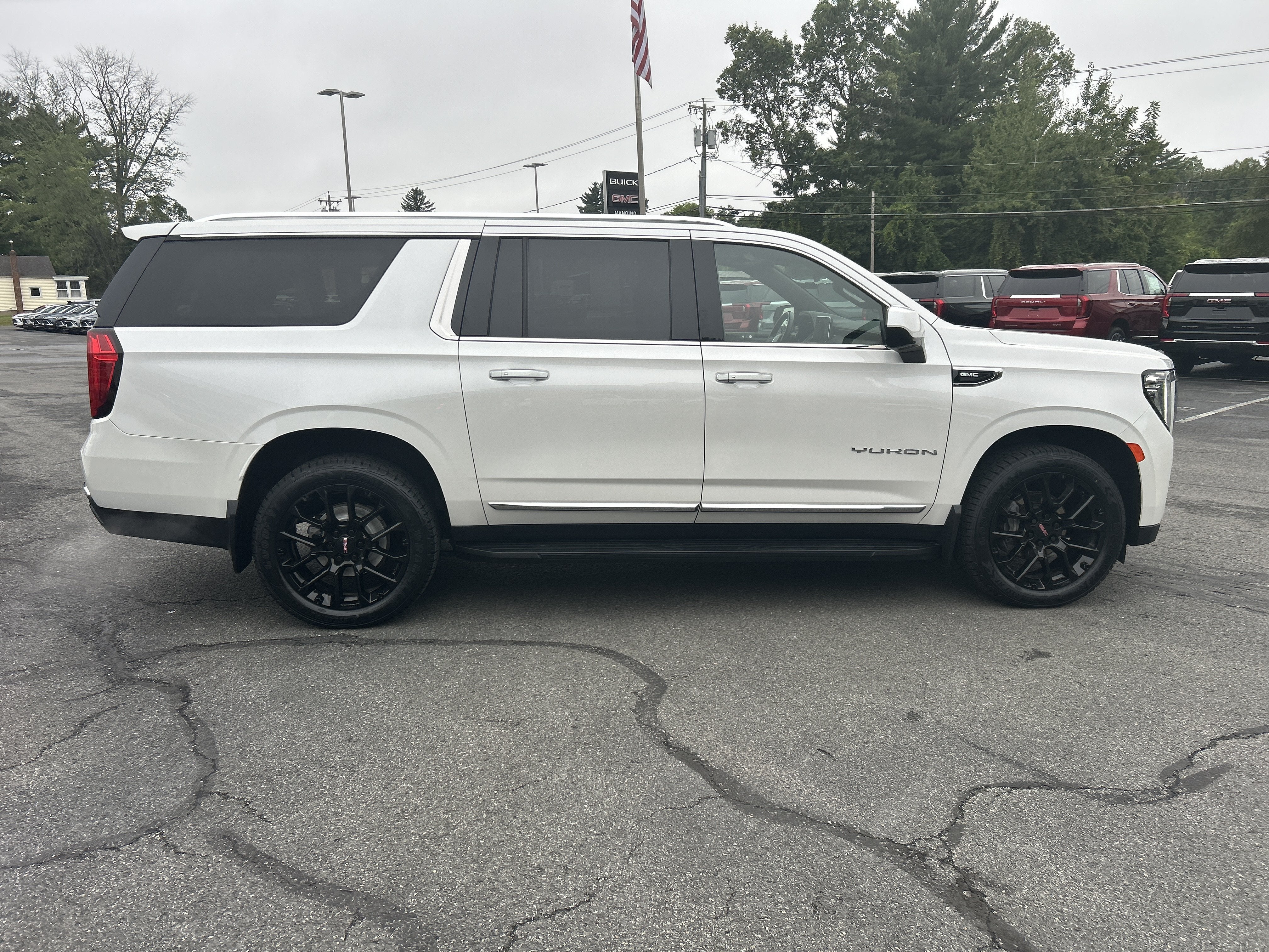 2023 GMC Yukon XL SLT