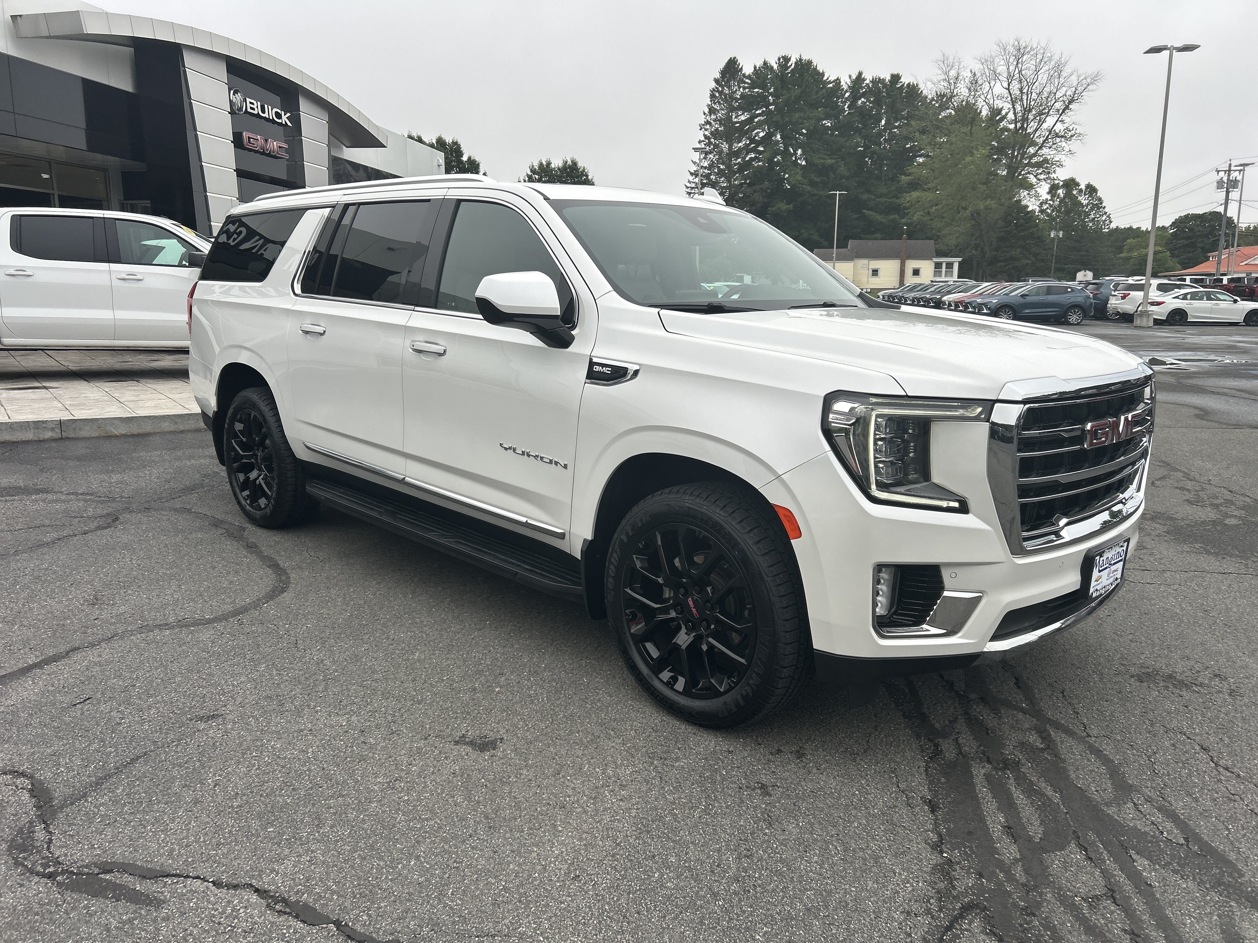 2023 GMC Yukon XL SLT