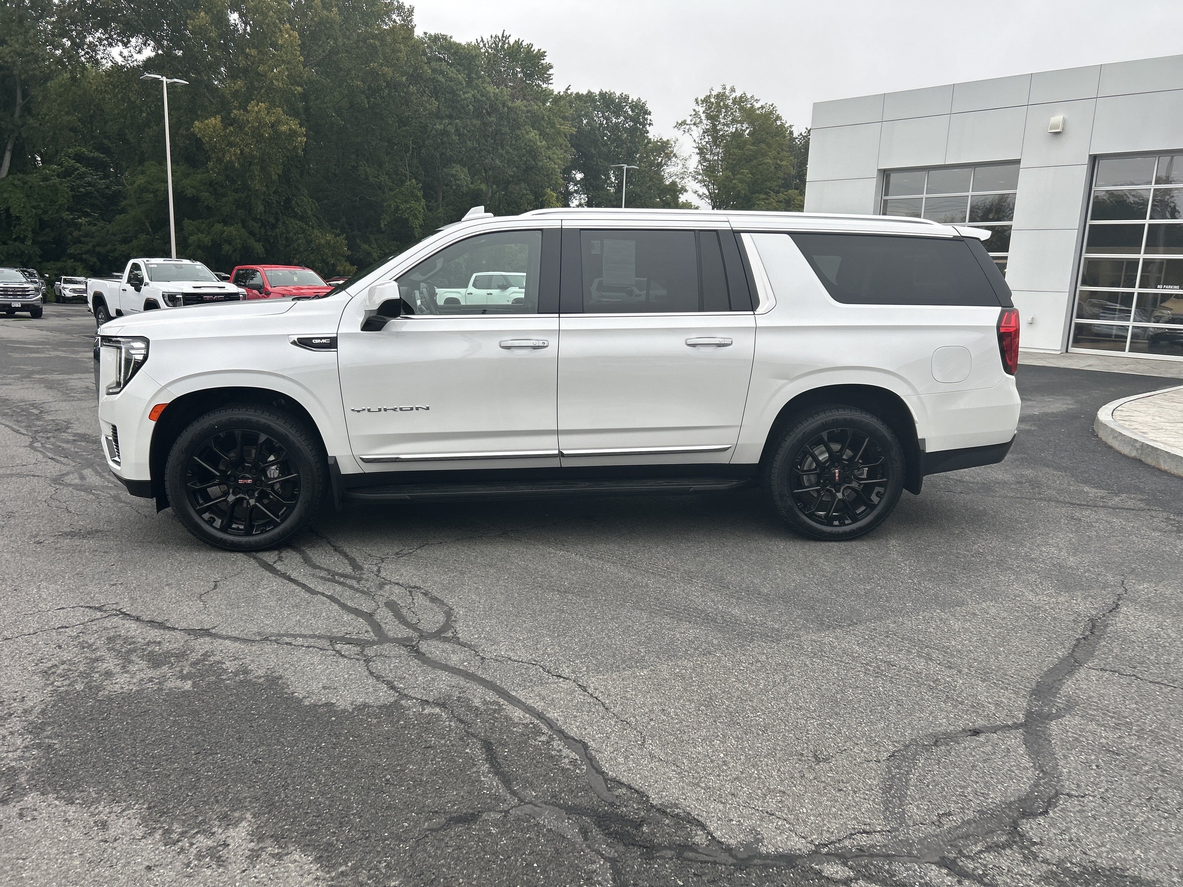 2023 GMC Yukon XL SLT