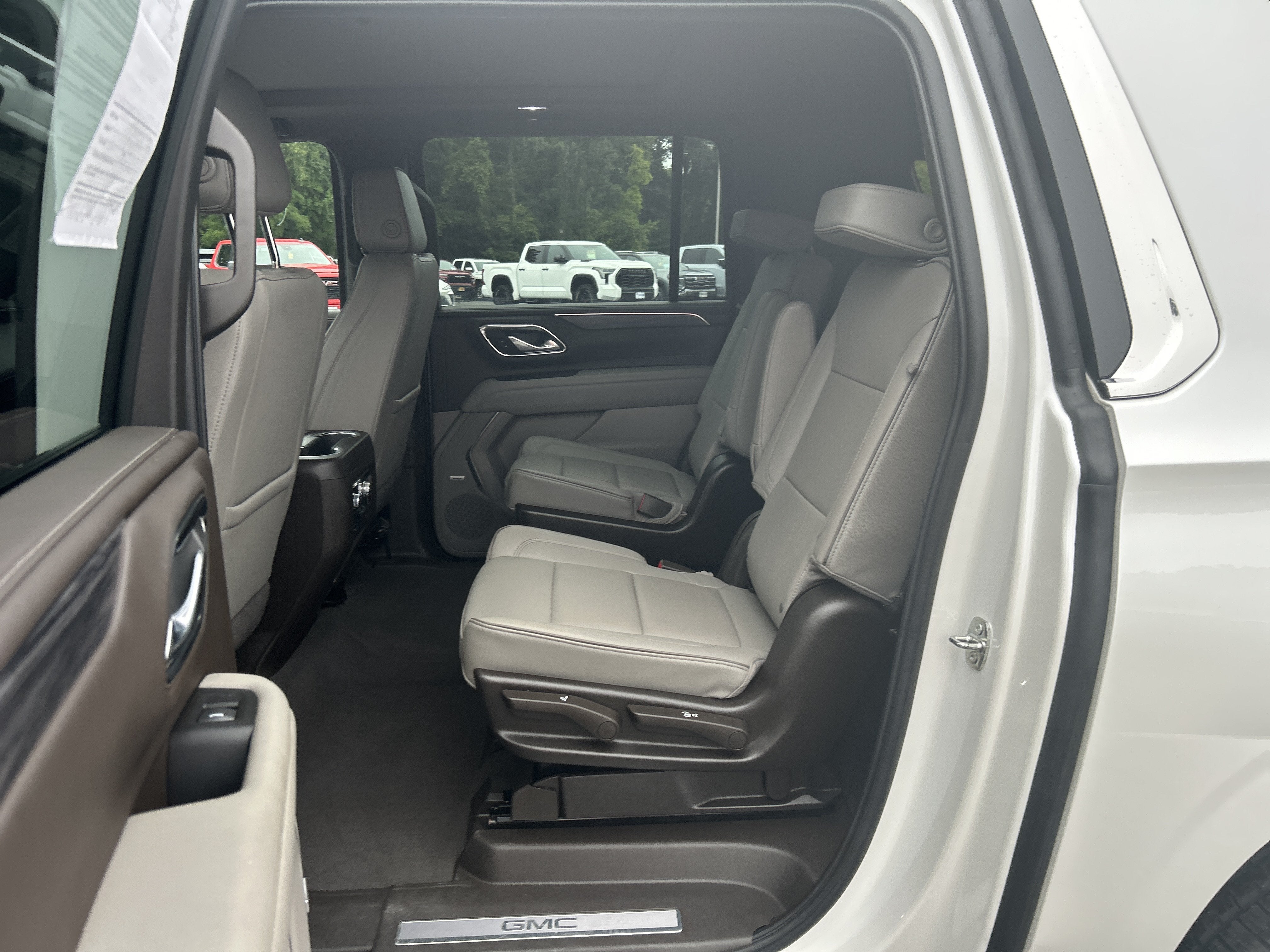 2023 GMC Yukon XL SLT