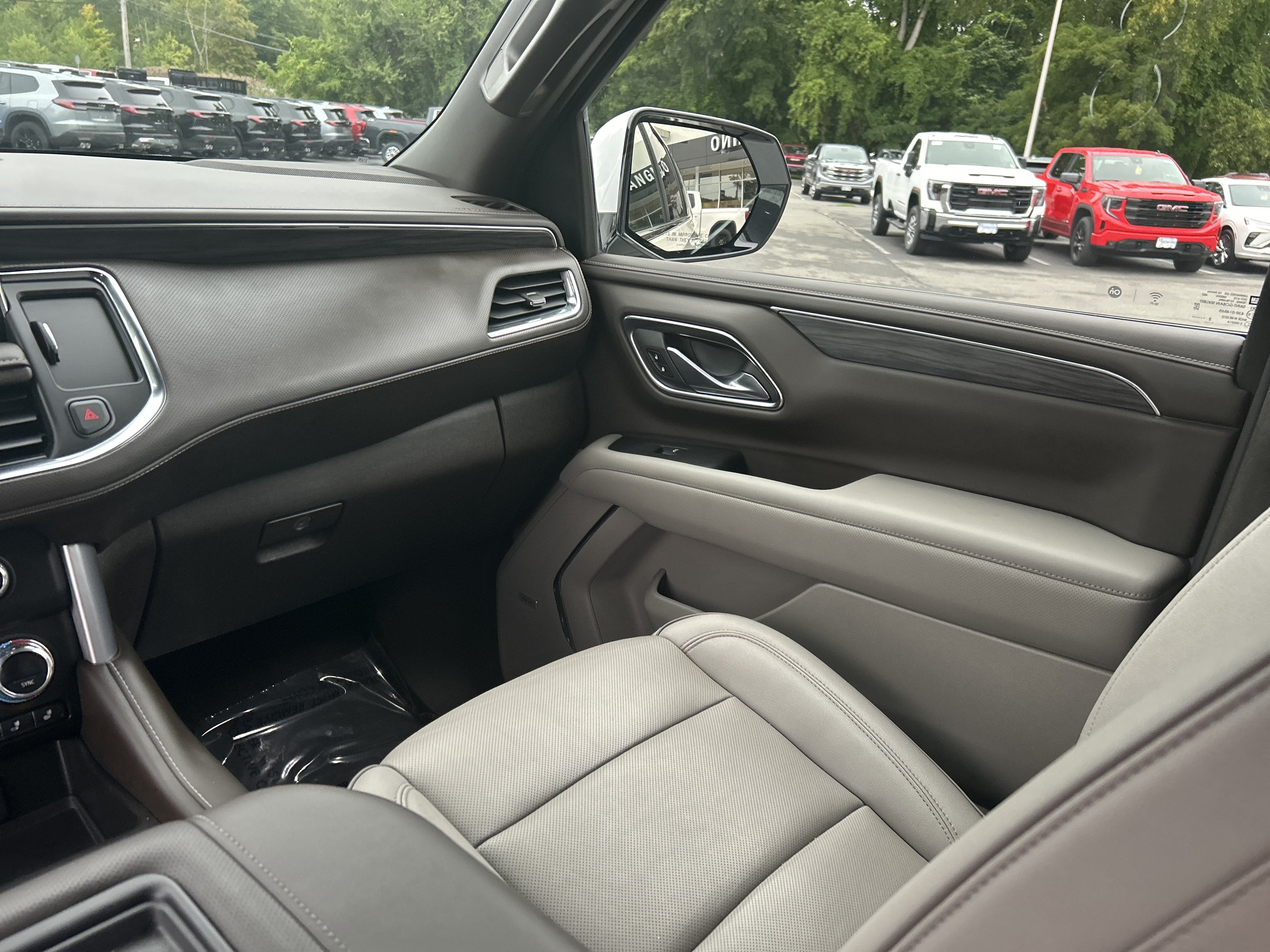 2023 GMC Yukon XL SLT