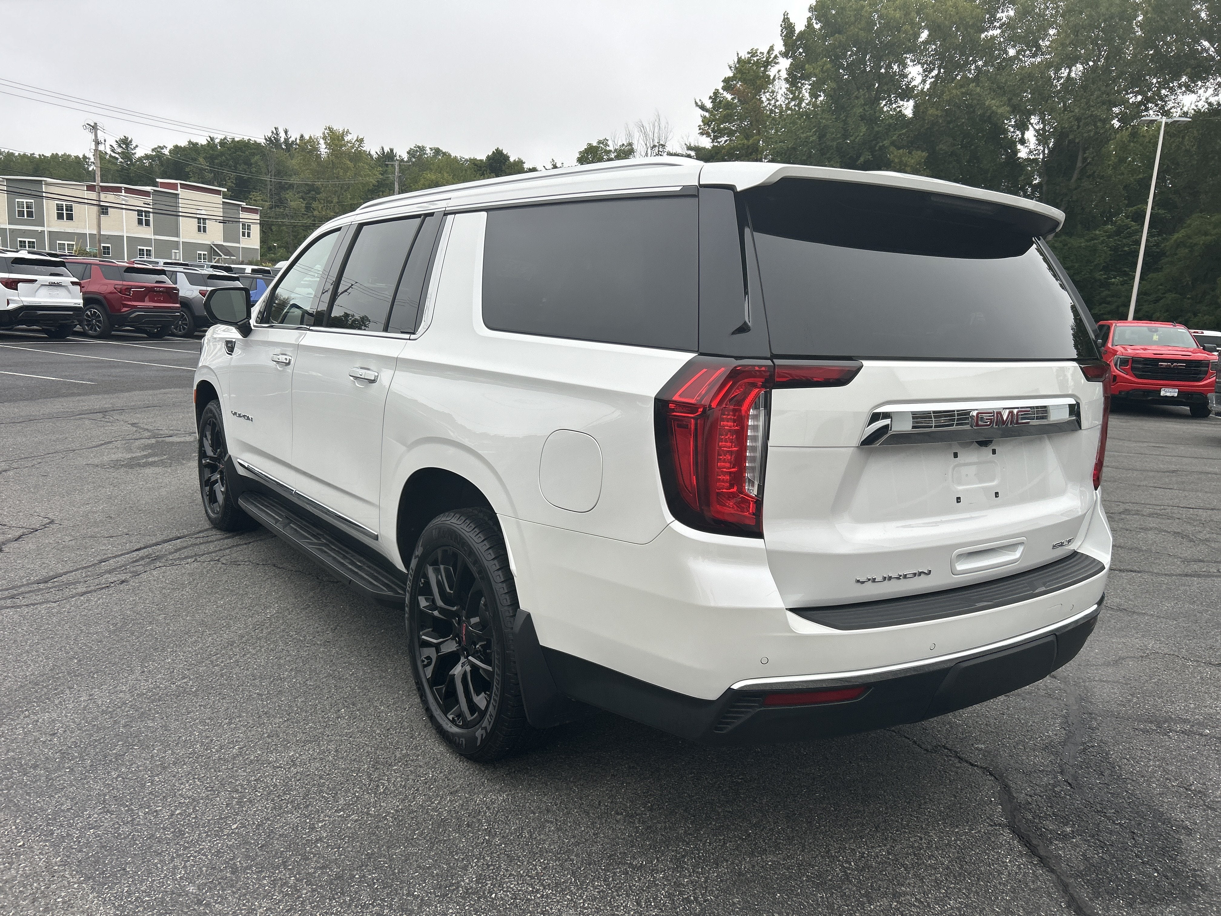 2023 GMC Yukon XL SLT