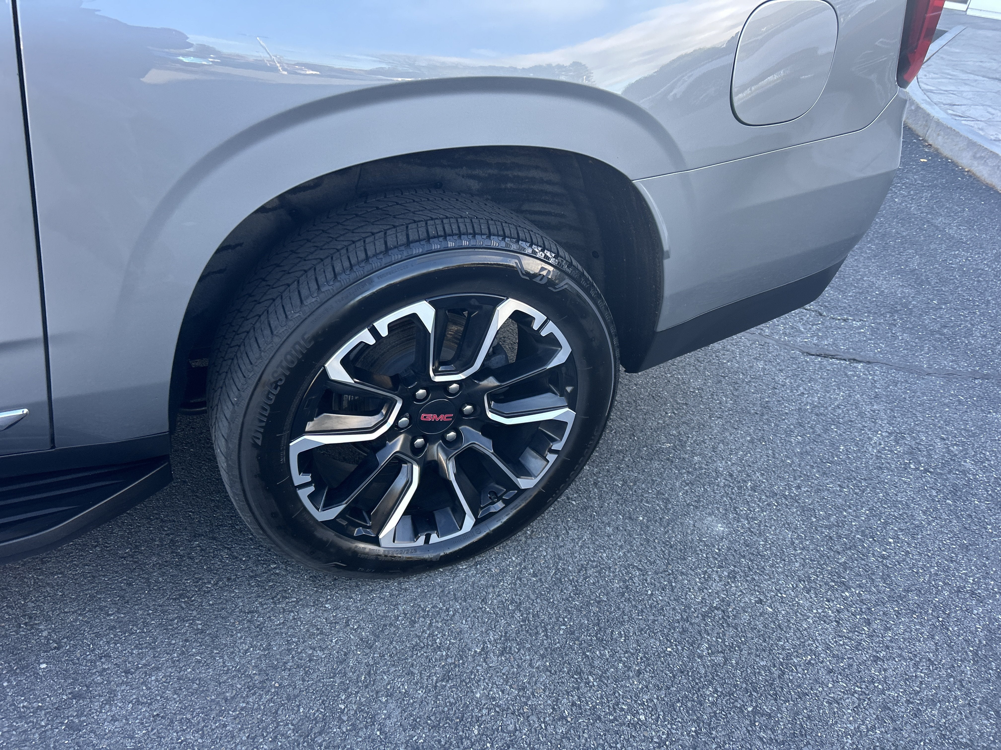 2023 GMC Yukon XL SLT