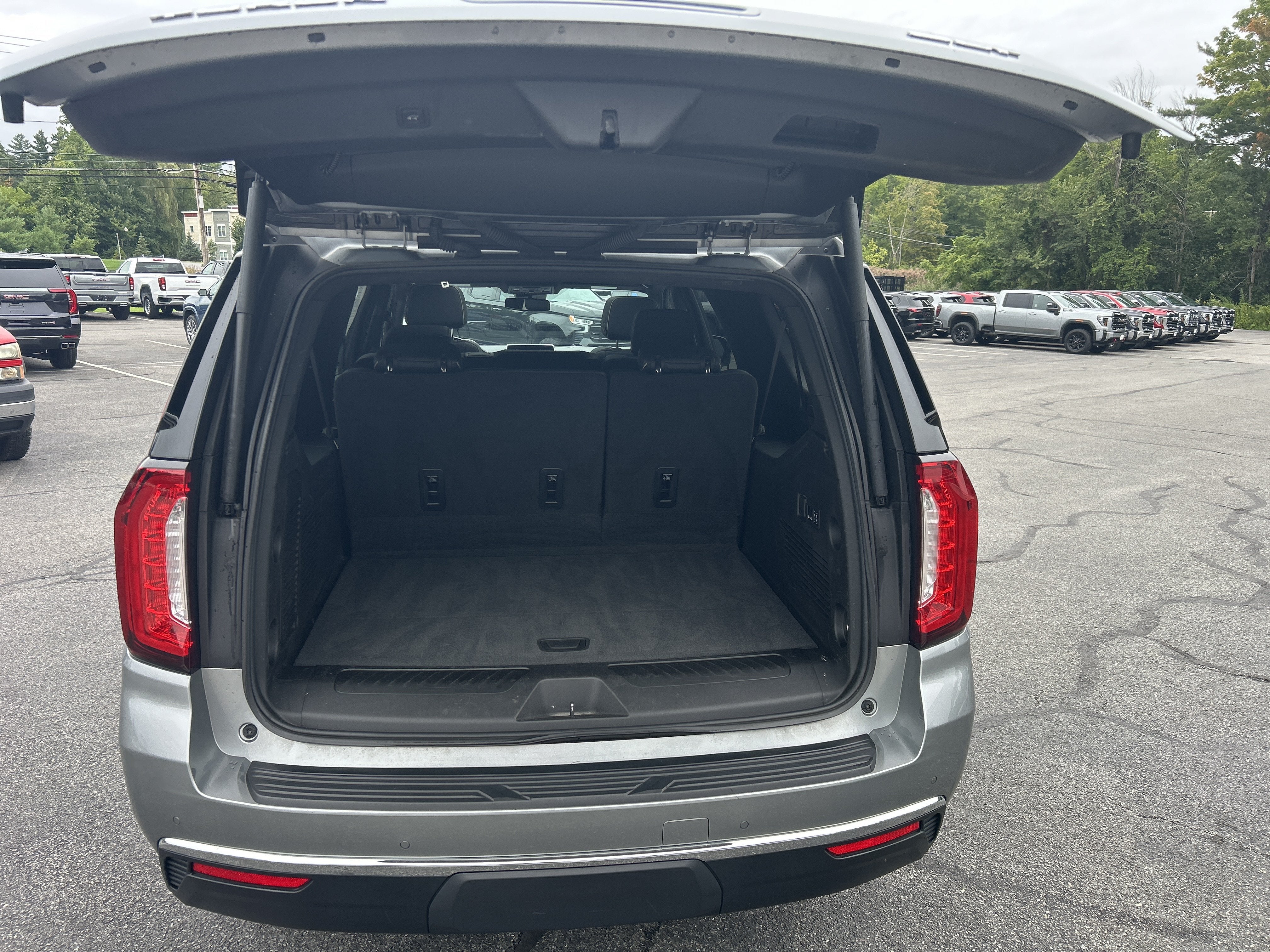 2023 GMC Yukon XL SLT