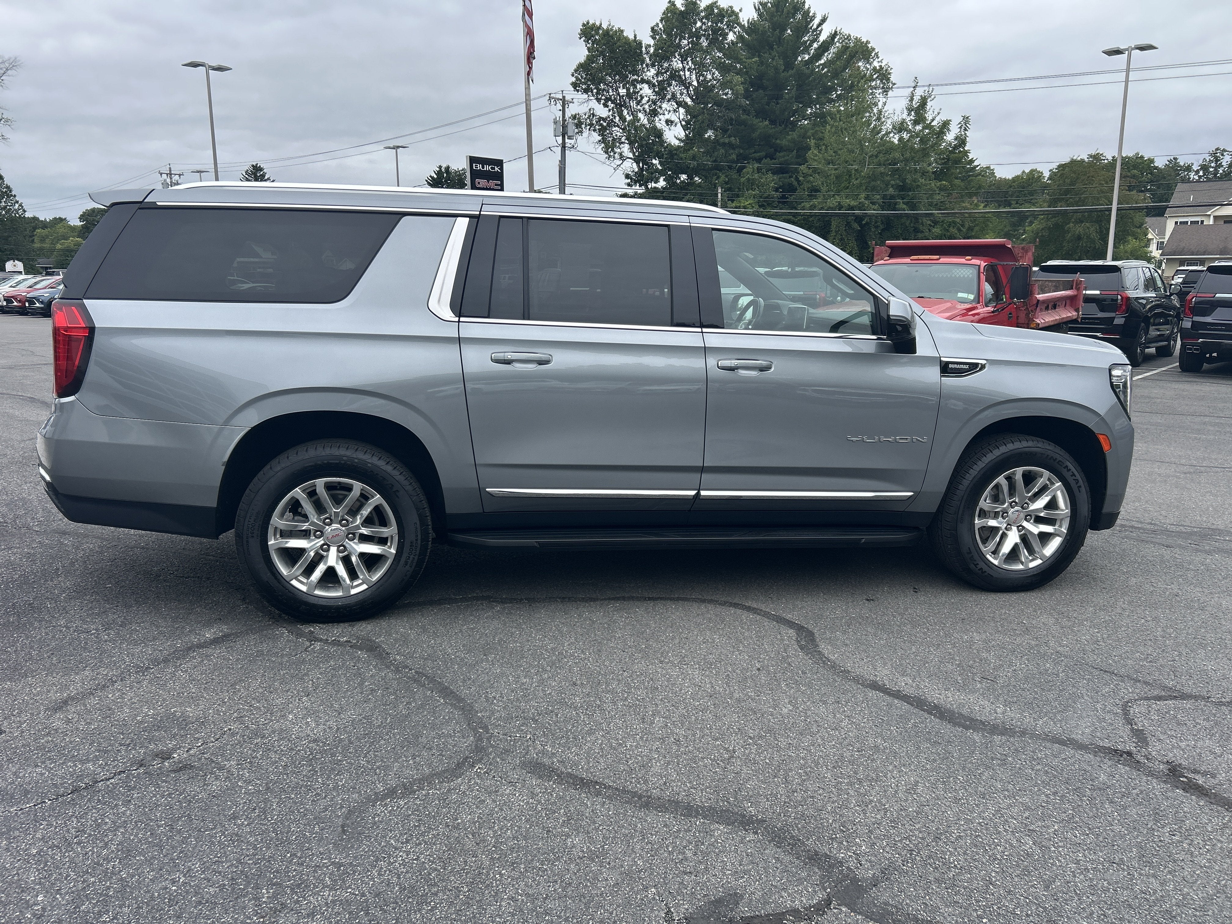 2023 GMC Yukon XL SLT
