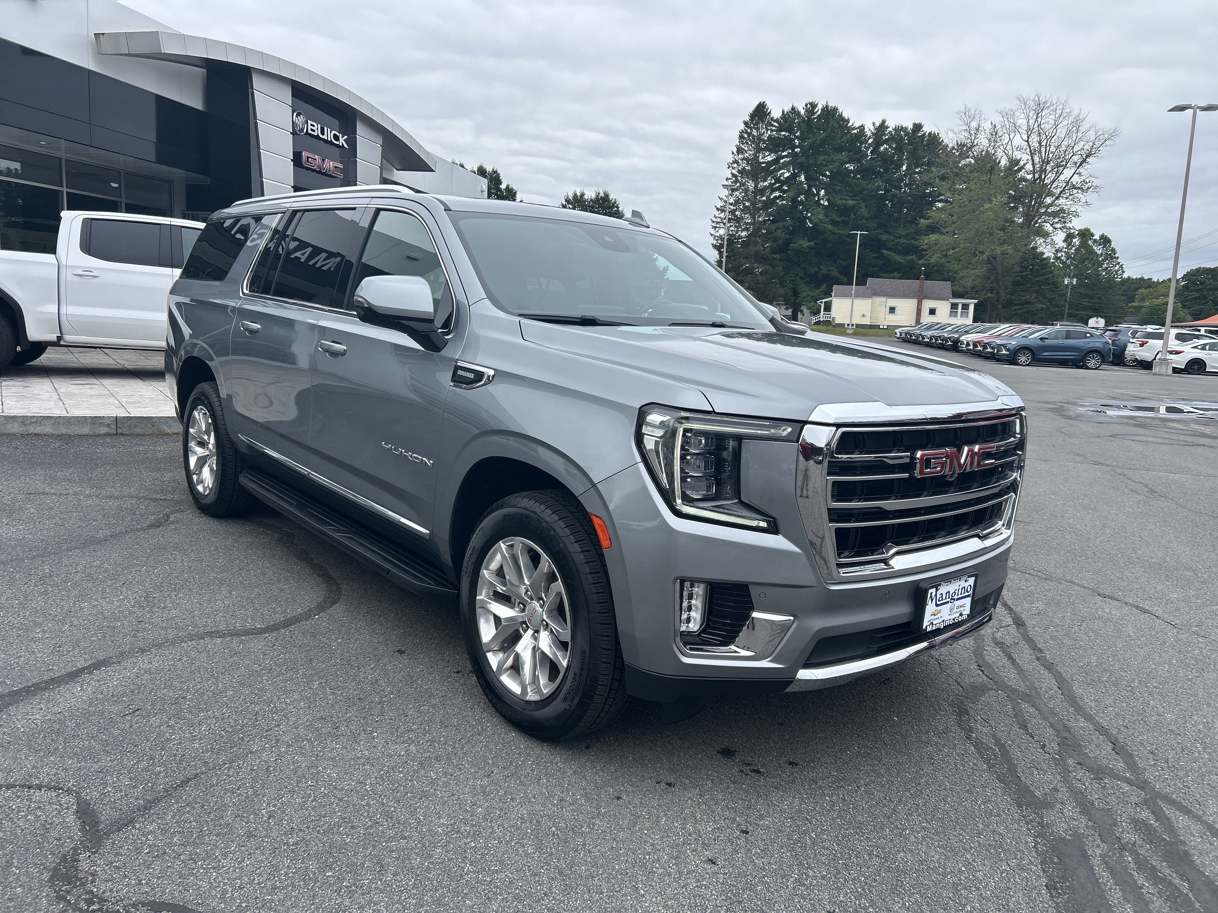 2023 GMC Yukon XL SLT