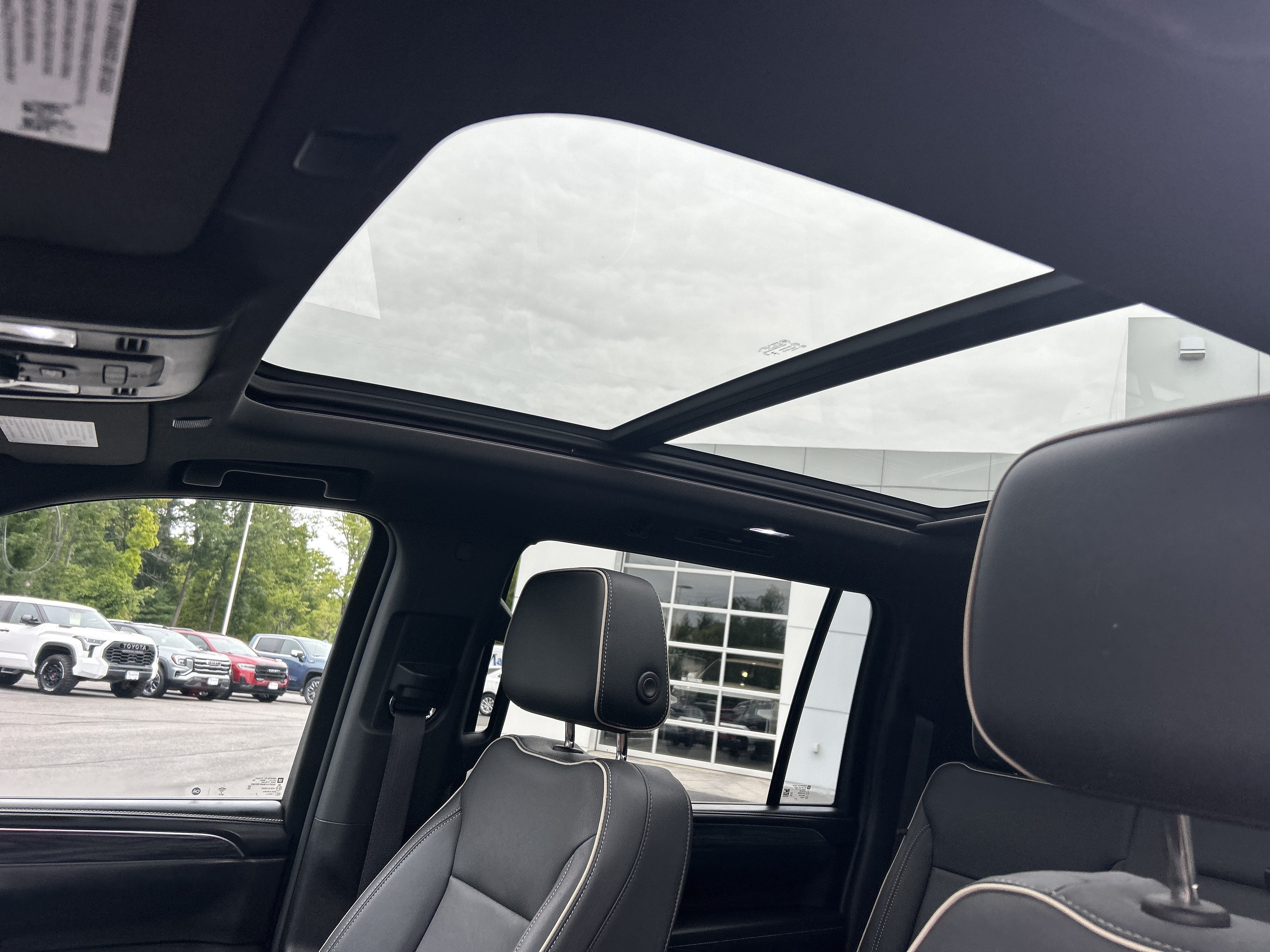 2023 GMC Yukon XL SLT