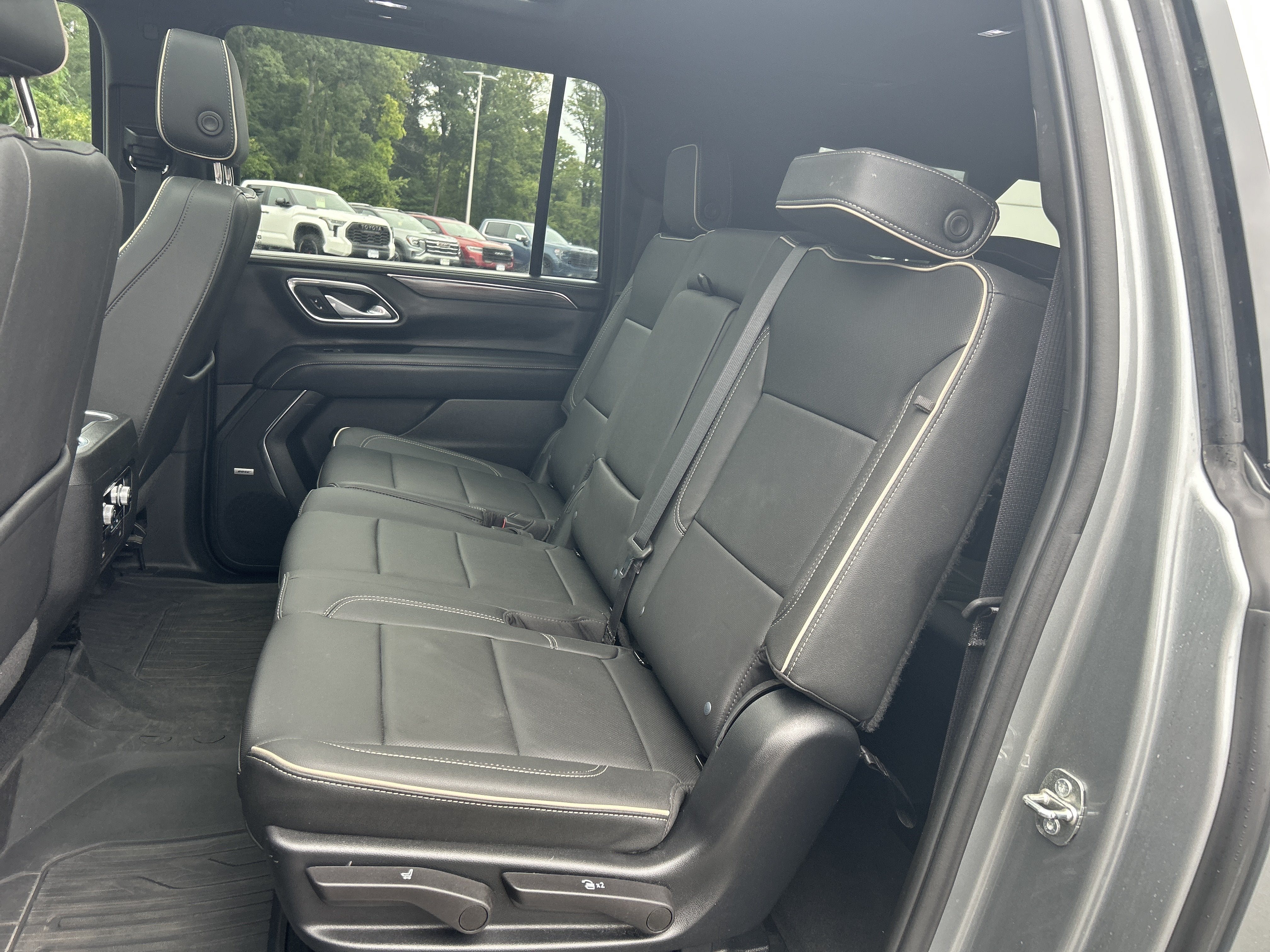 2023 GMC Yukon XL SLT