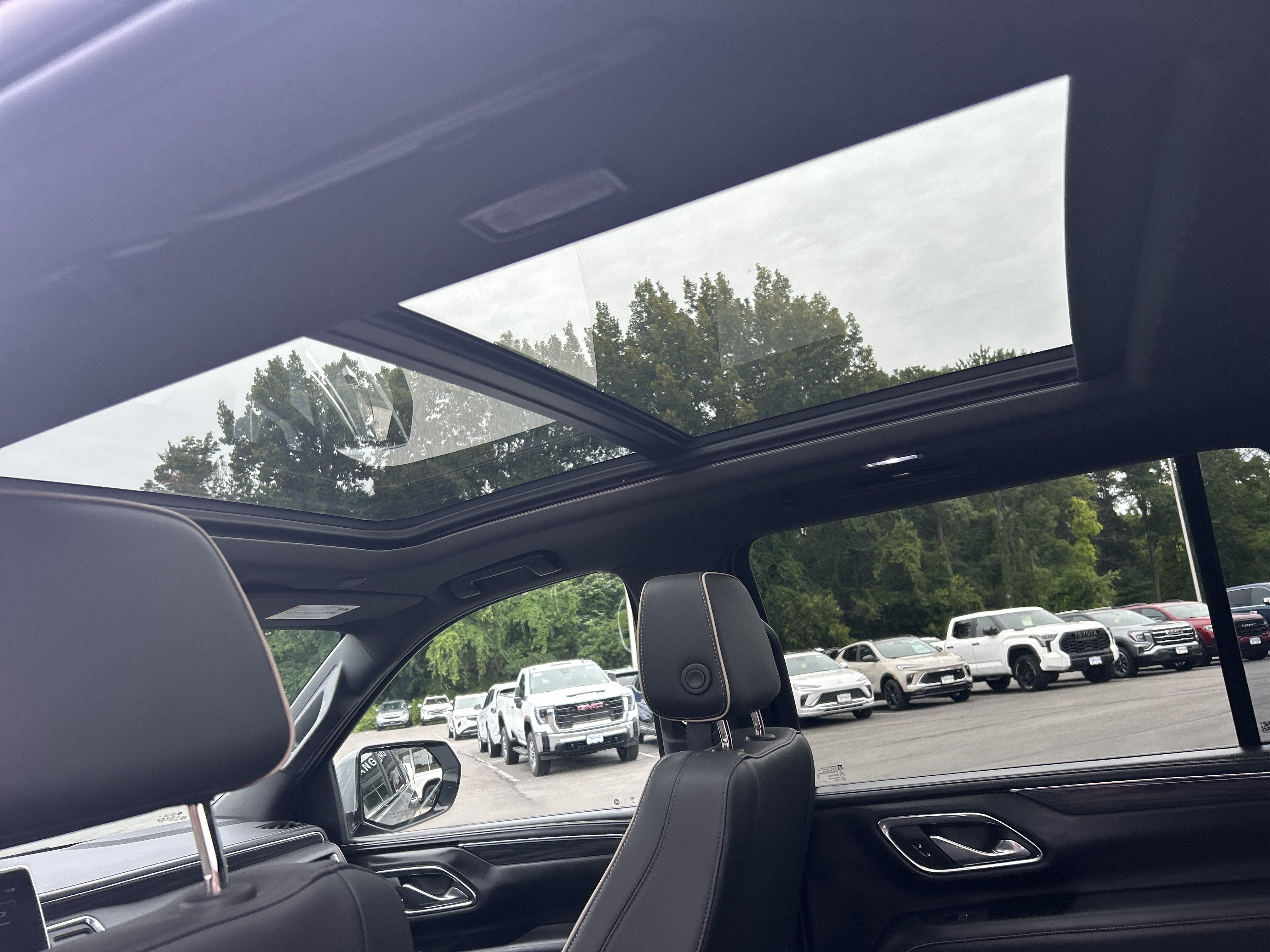 2023 GMC Yukon XL SLT