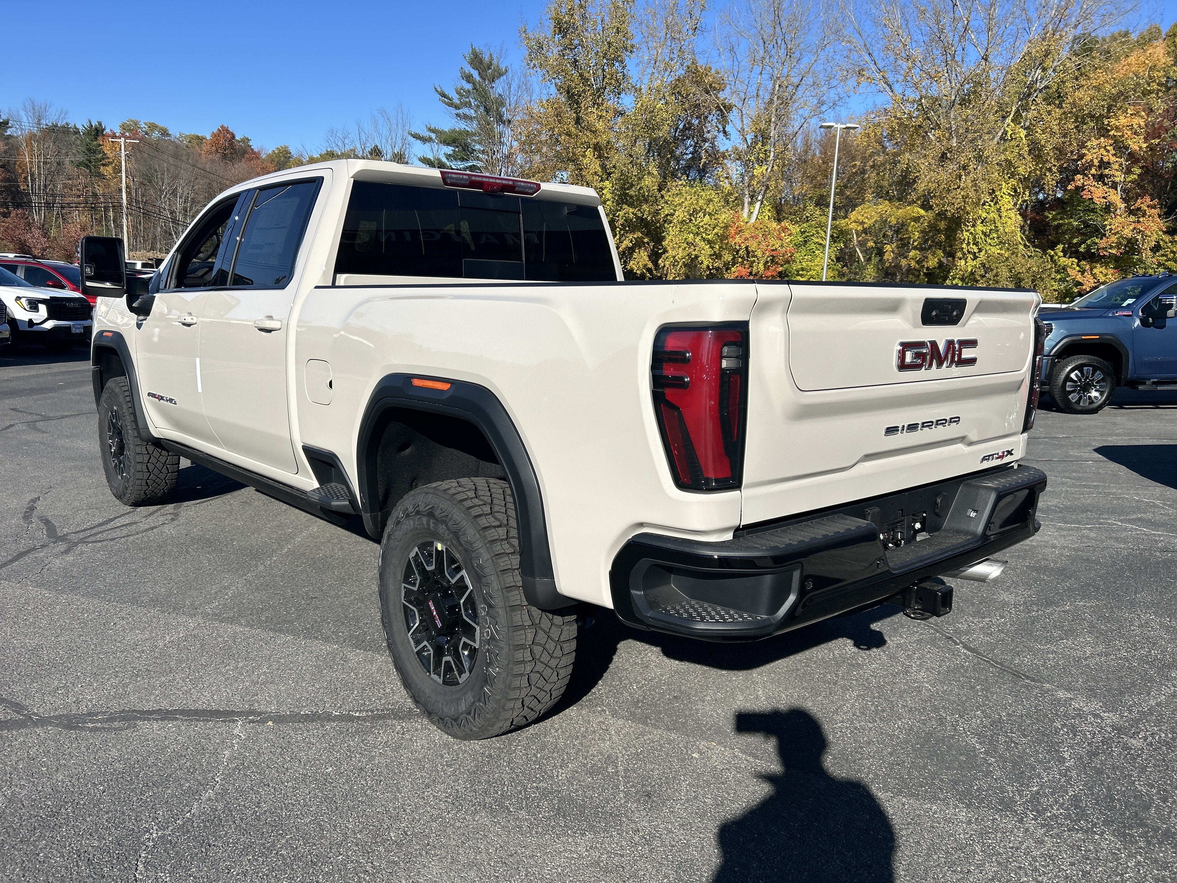 2026 GMC Sierra 2500HD AT4X - Photo 9