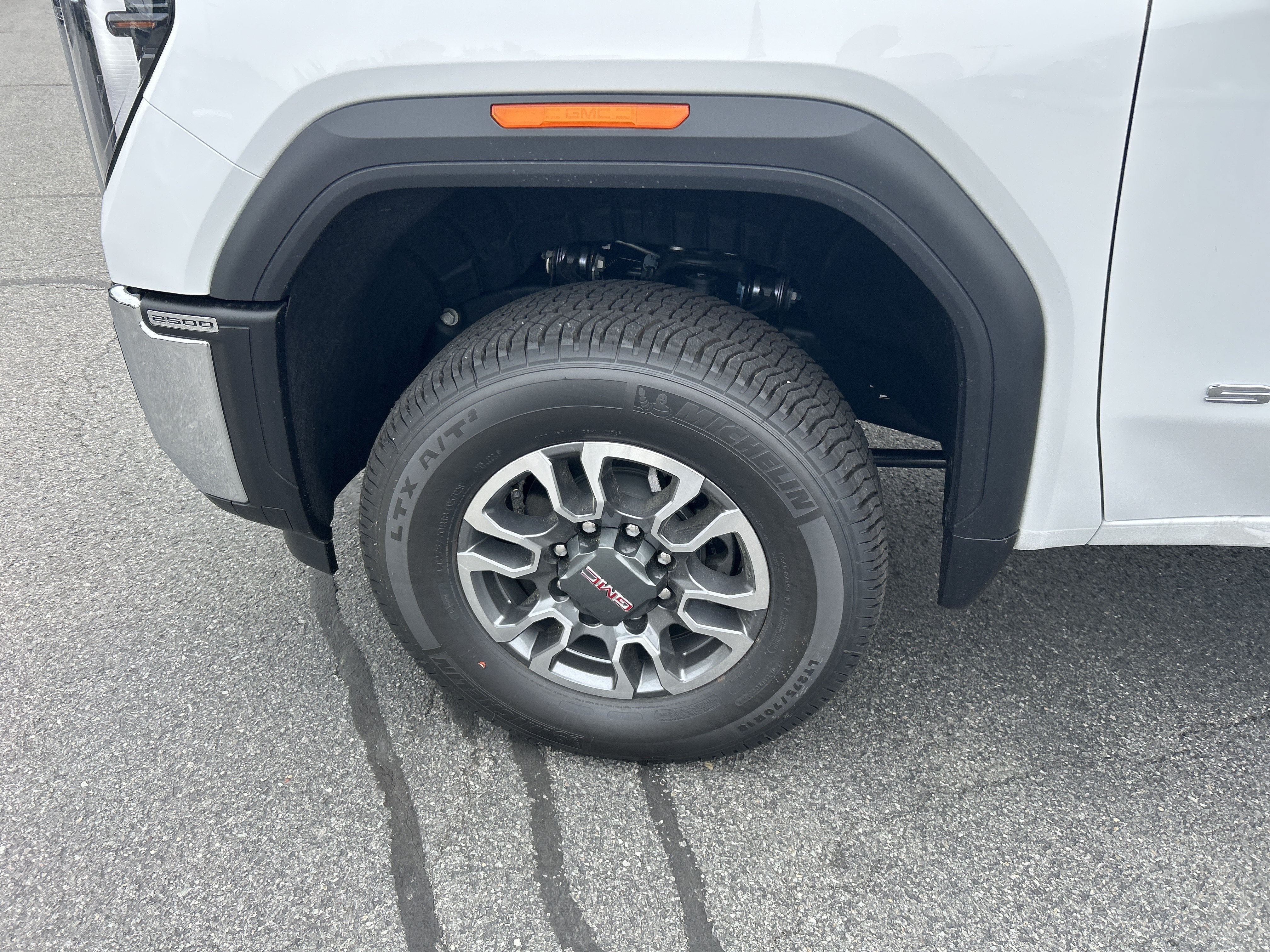 2026 GMC Sierra 2500 HD SLE