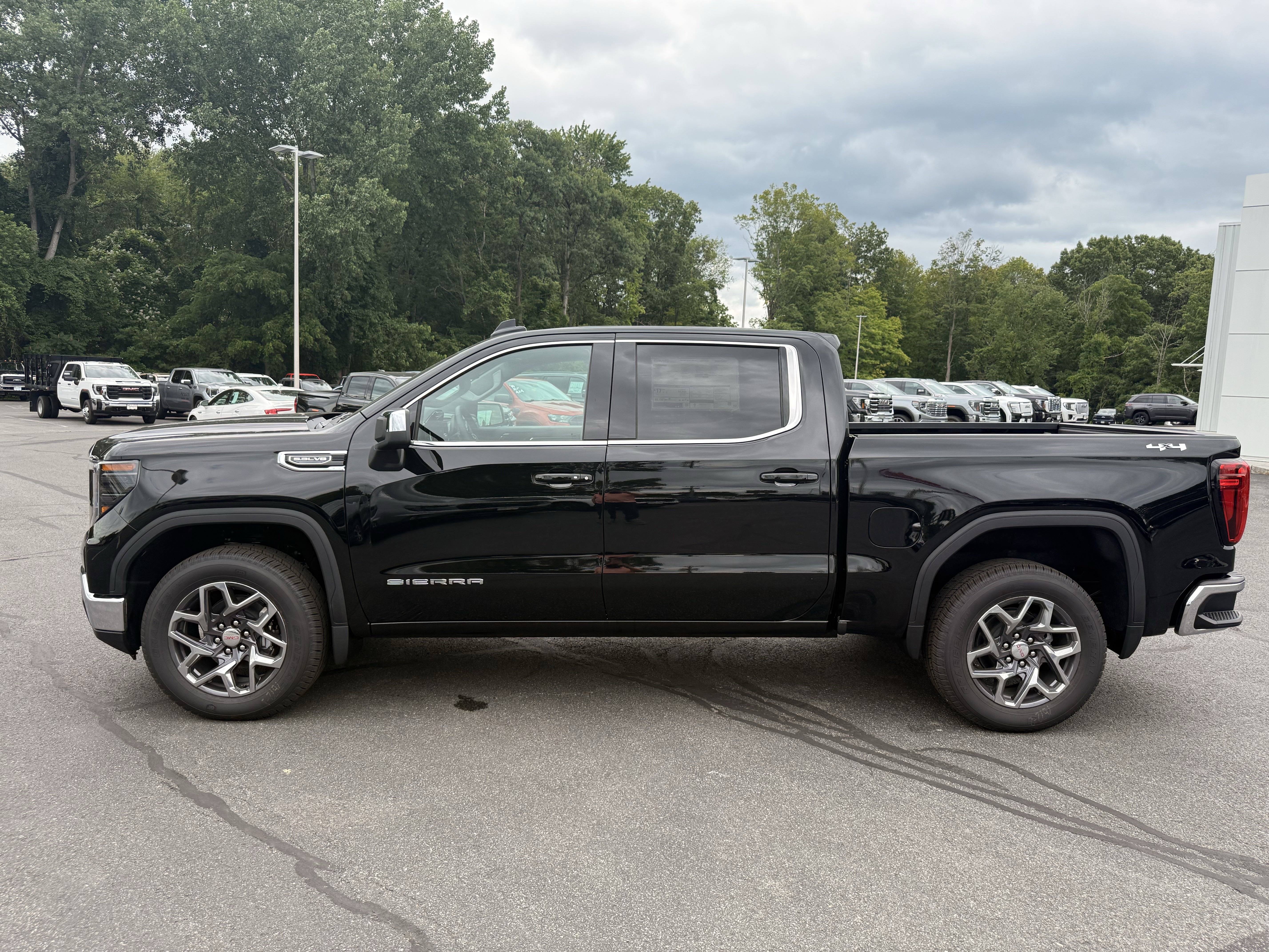 2025 GMC Sierra 1500 SLE