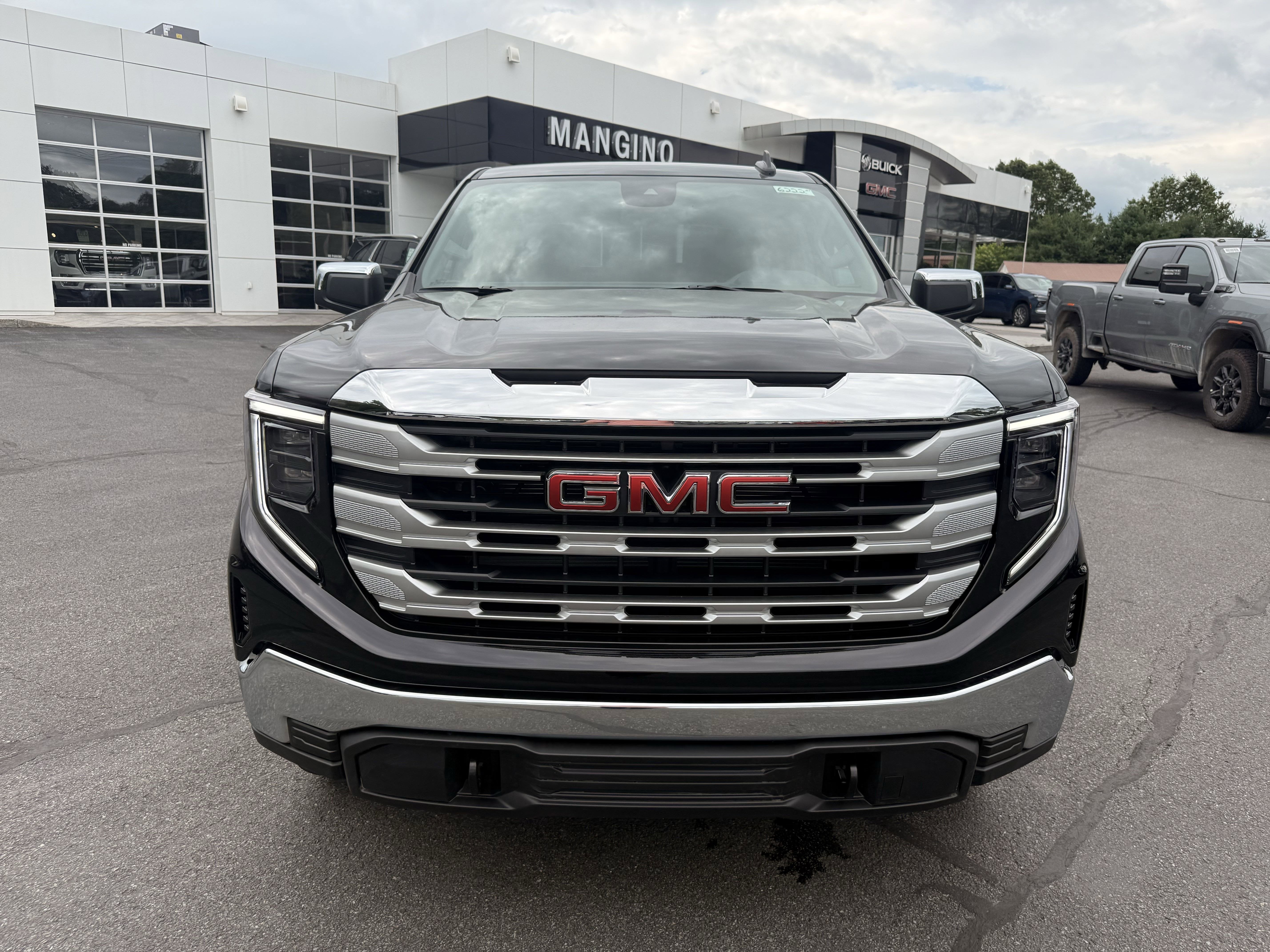 2025 GMC Sierra 1500 SLE