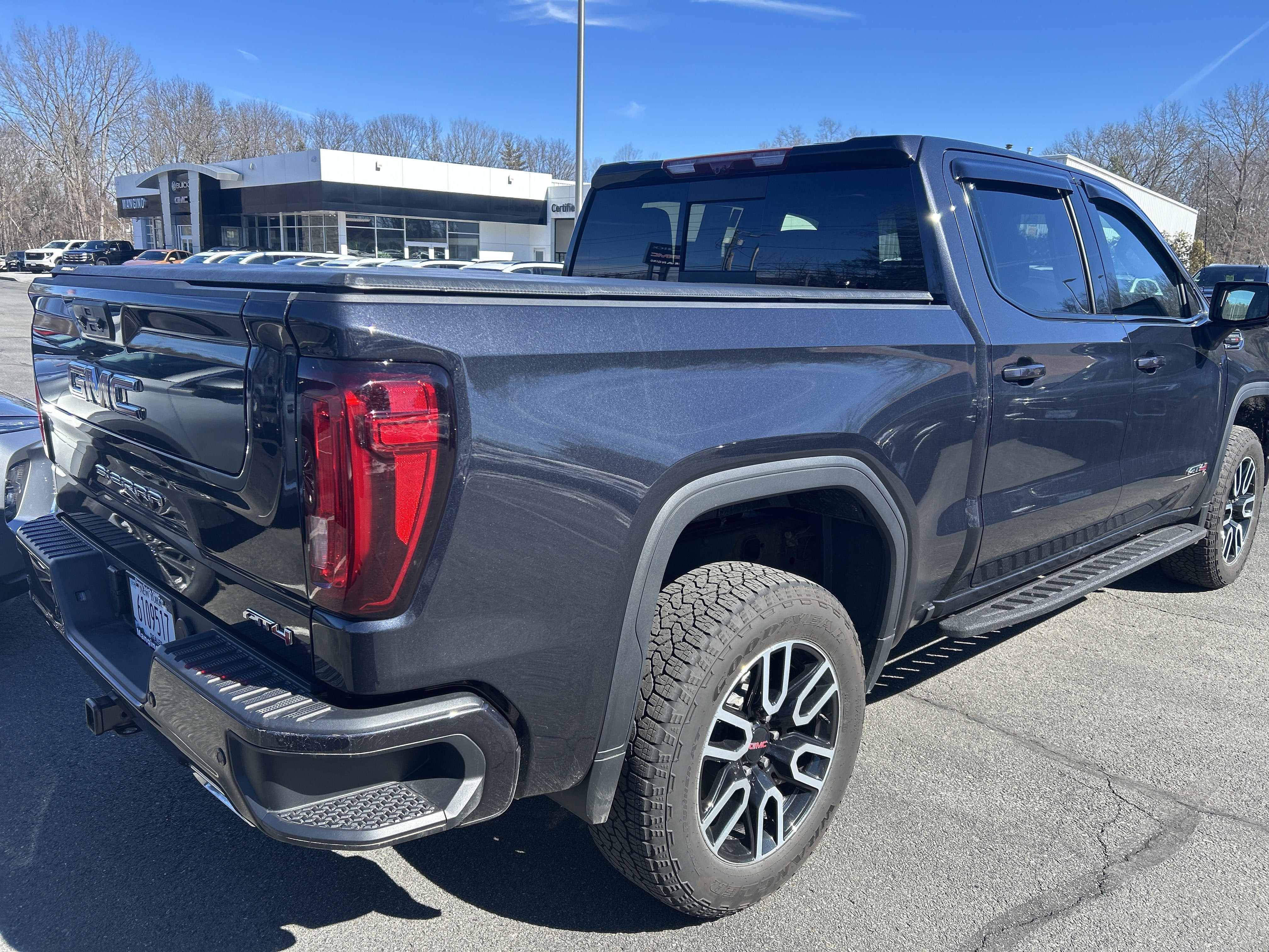 2025 GMC Sierra 1500 AT4