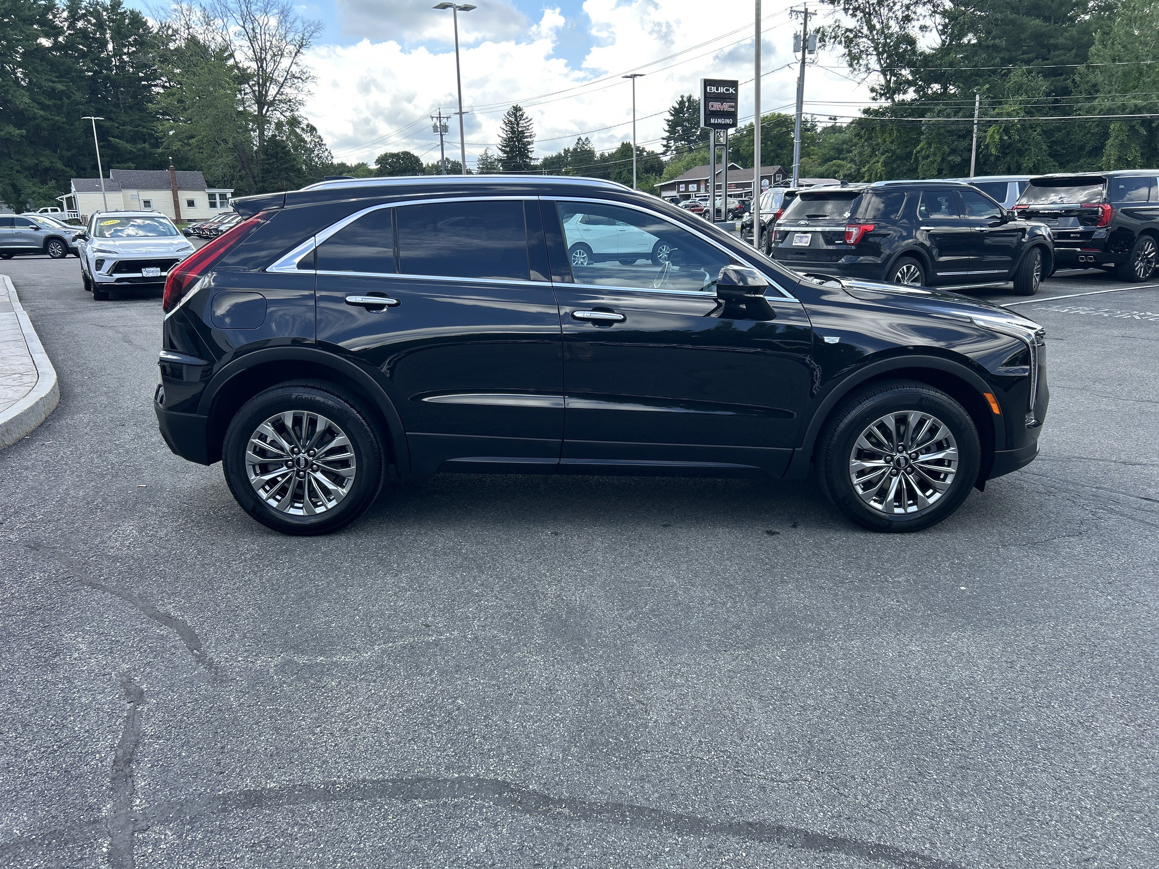 2025 Cadillac XT4 Premium Luxury