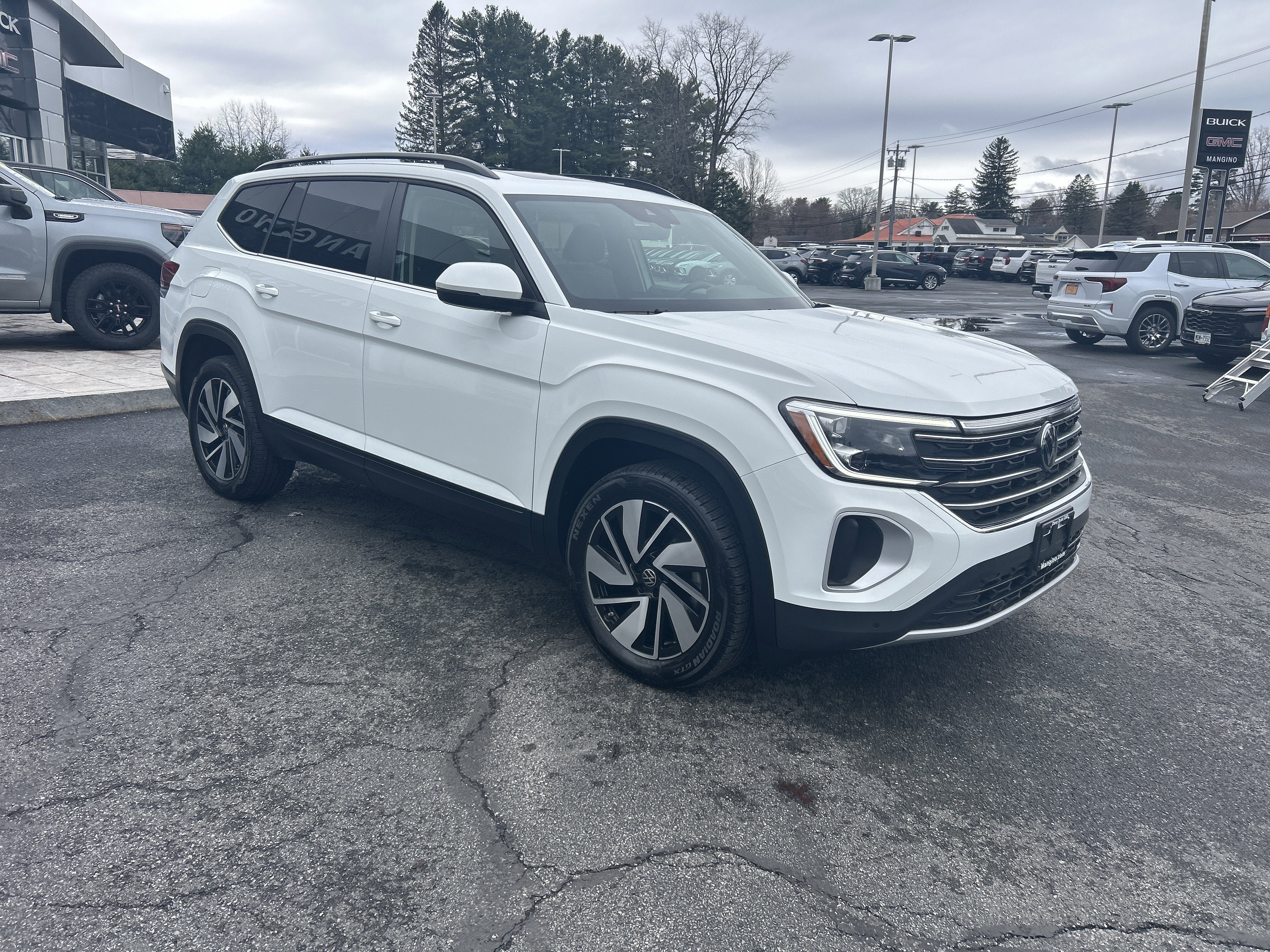 2025 Volkswagen Atlas 2.0T SE w/Technology