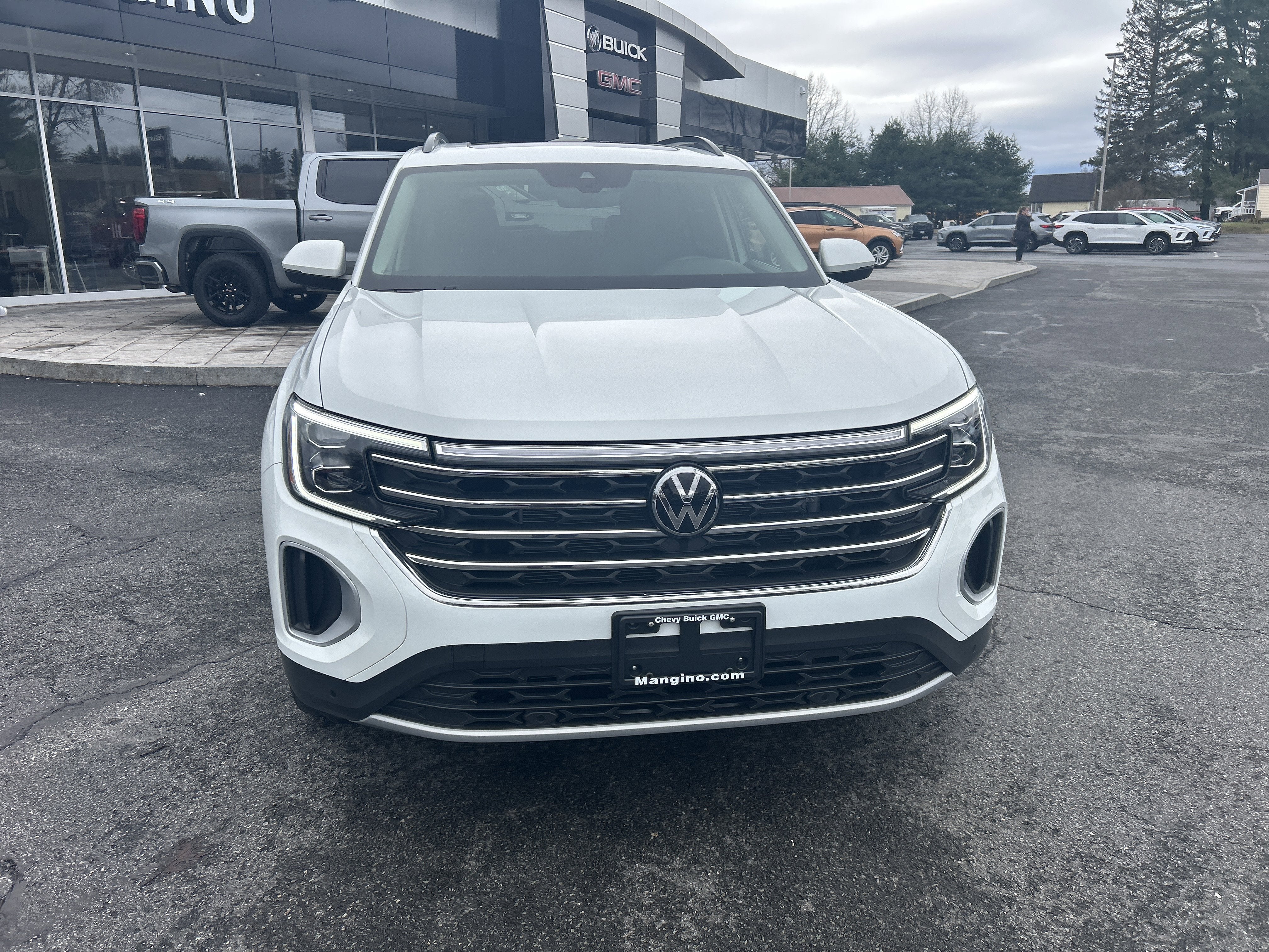 2025 Volkswagen Atlas 2.0T SE w/Technology