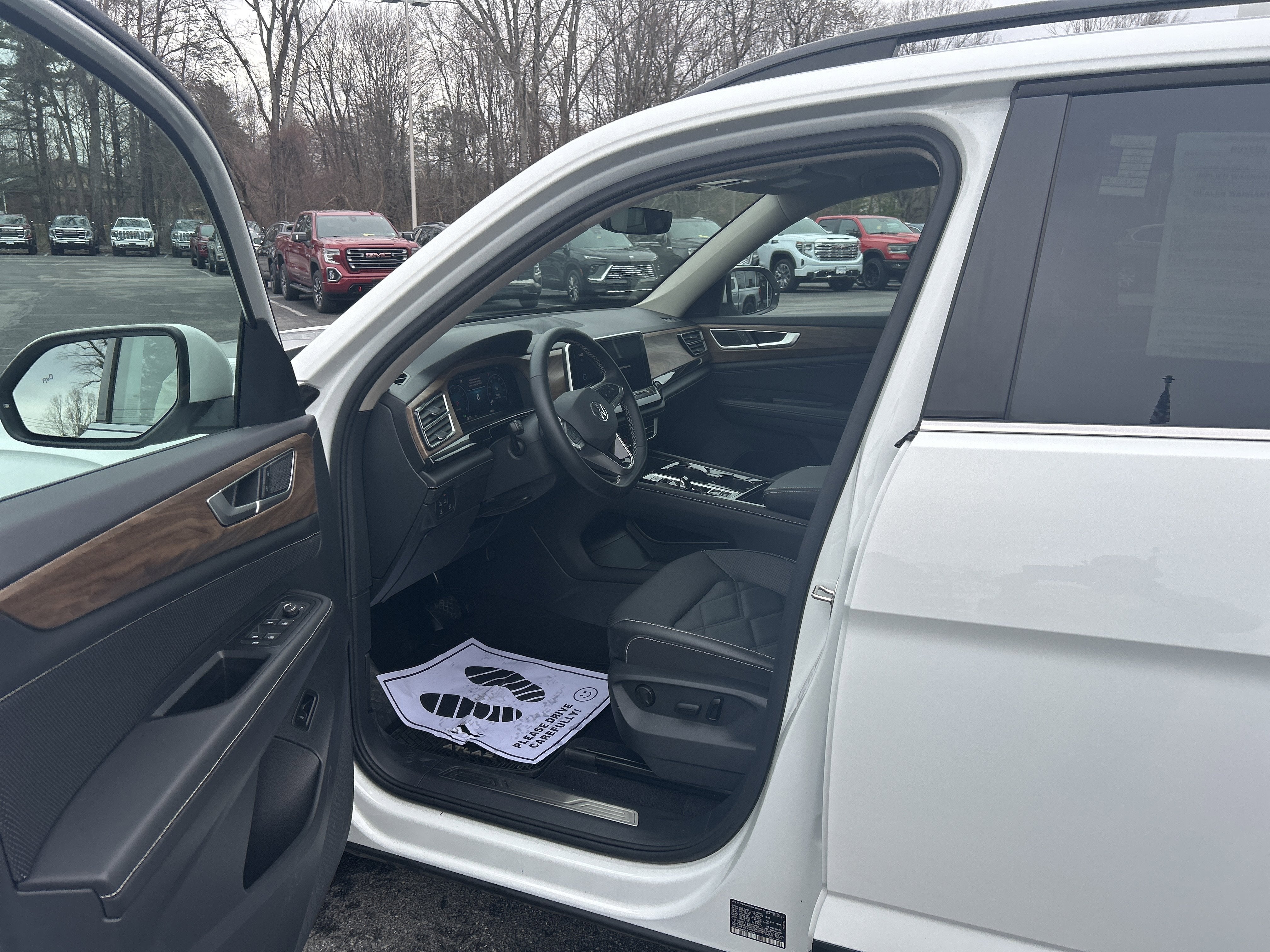 2025 Volkswagen Atlas 2.0T SE w/Technology