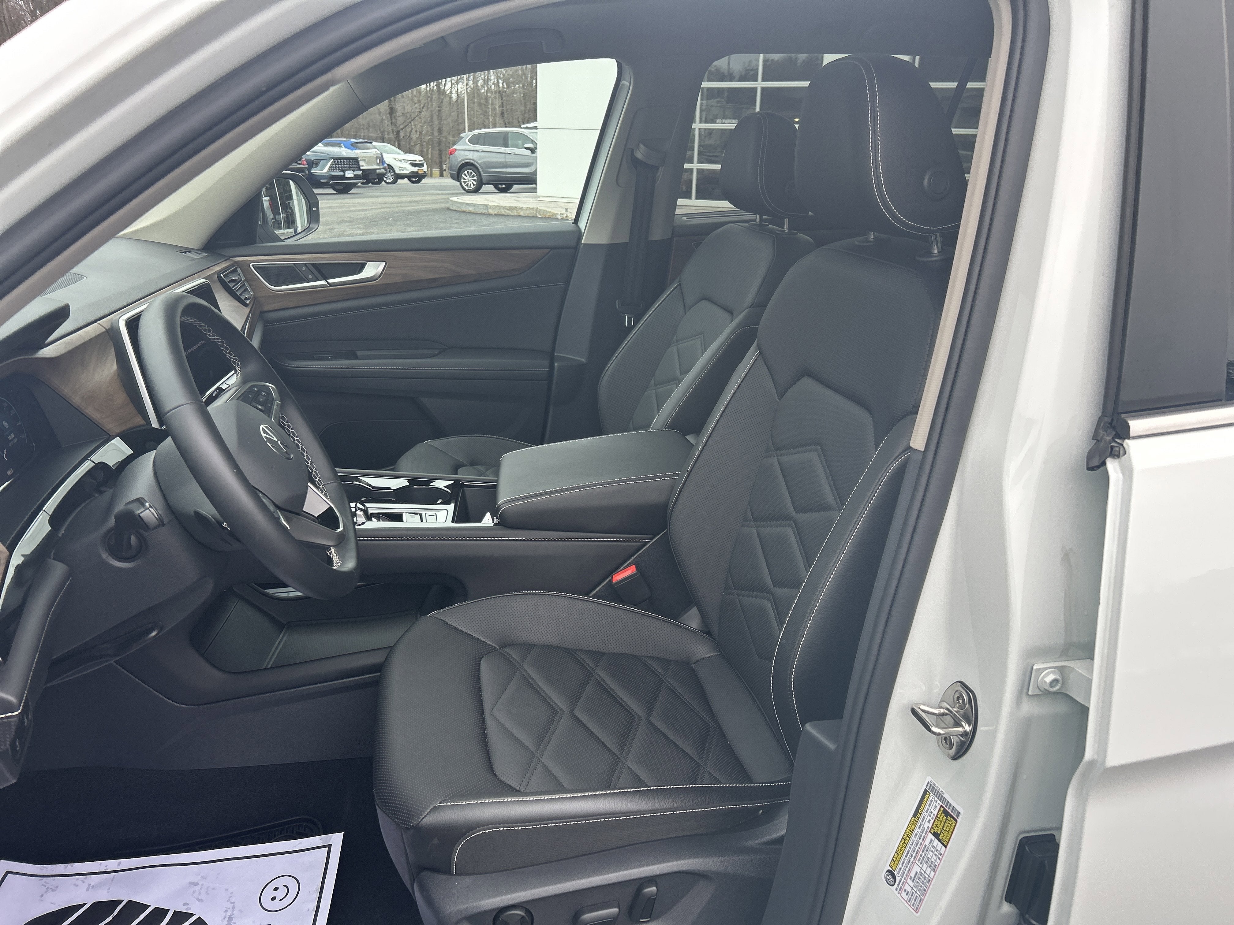 2025 Volkswagen Atlas 2.0T SE w/Technology