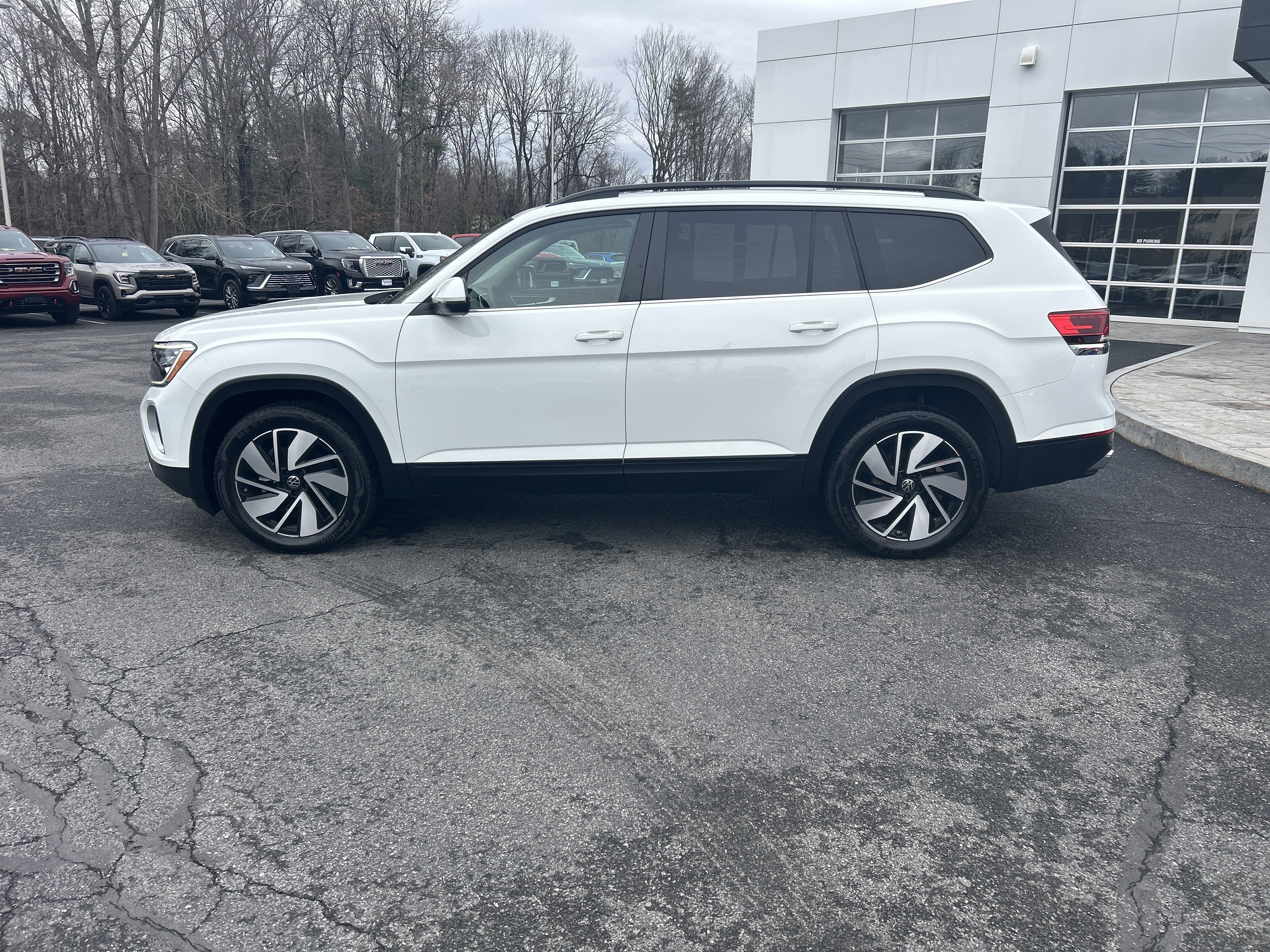 2025 Volkswagen Atlas 2.0T SE w/Technology